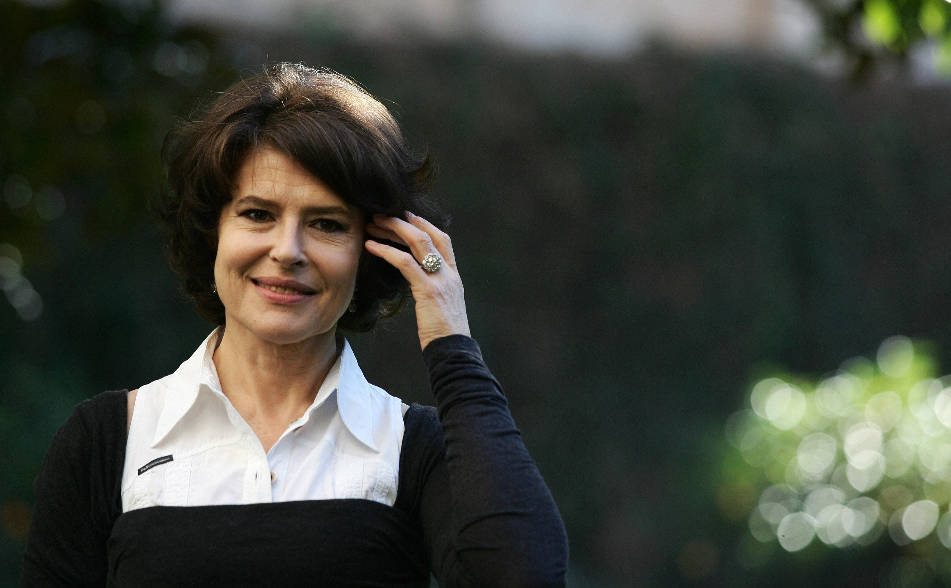 Fanny Ardant, Iconic actress, Timeless beauty, Captivating presence, 3200x1980 HD Desktop