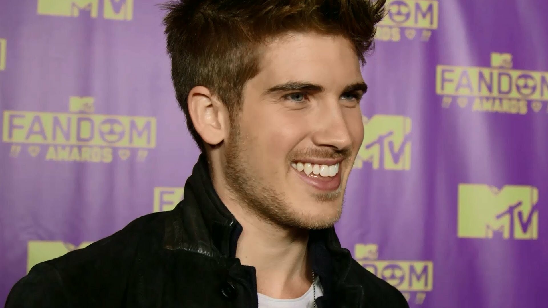 Joey Graceffa reacts, Shane Dawson's I'm Bisexual video, 1920x1080 Full HD Desktop