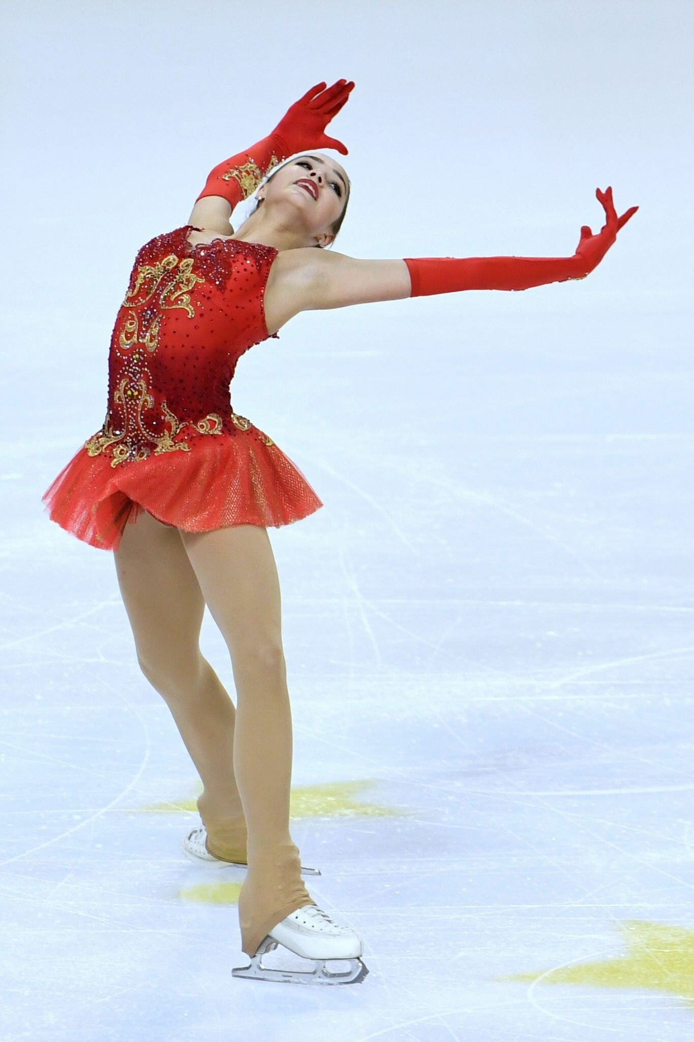 Alina Zagitova, Captivating photos, Artistic expressions, Stunning visuals, 1370x2050 HD Phone