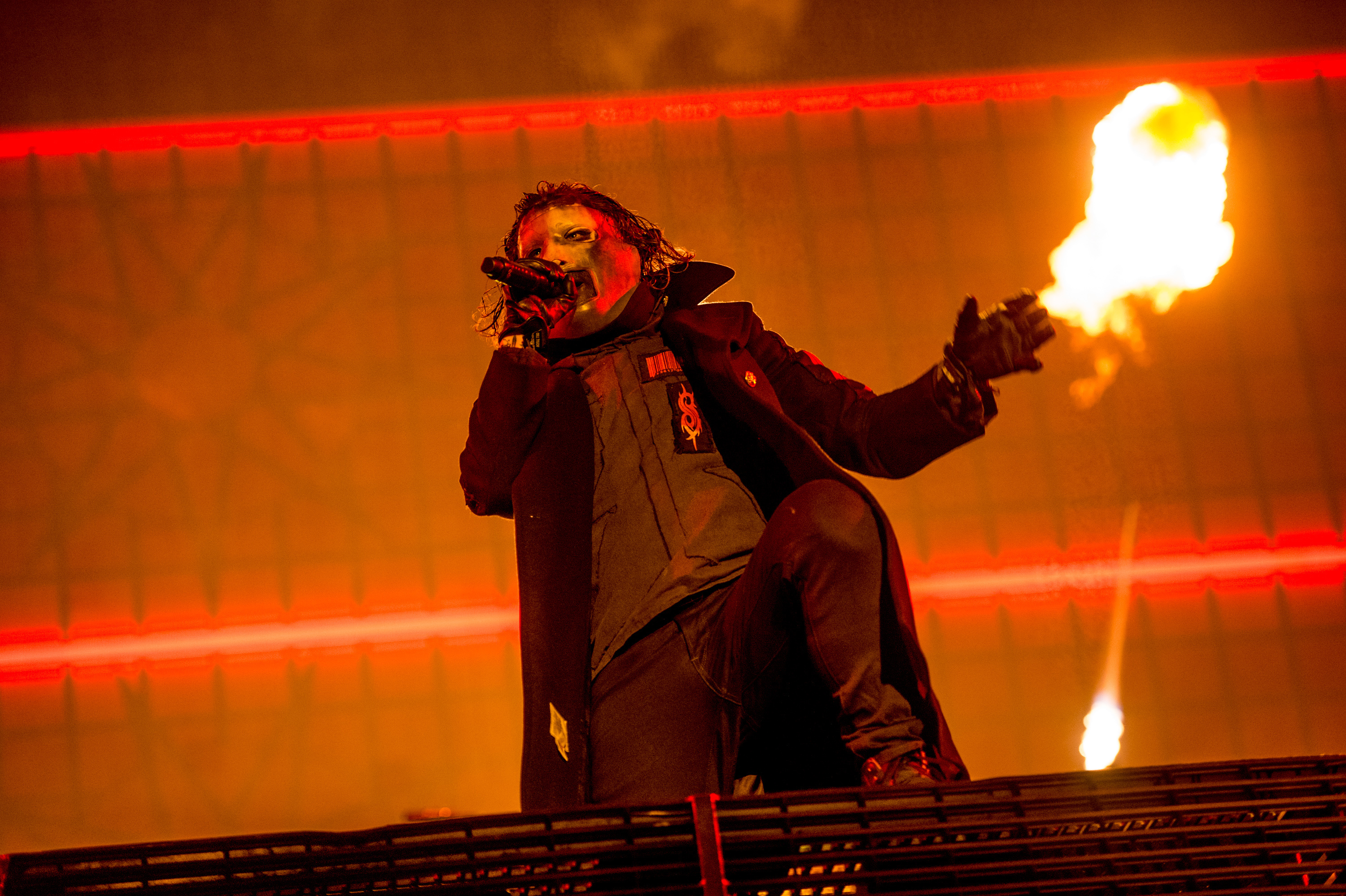 Corey Taylor, stage pyrotechnics flame, red stage lighting, HD Desktop wallpaper