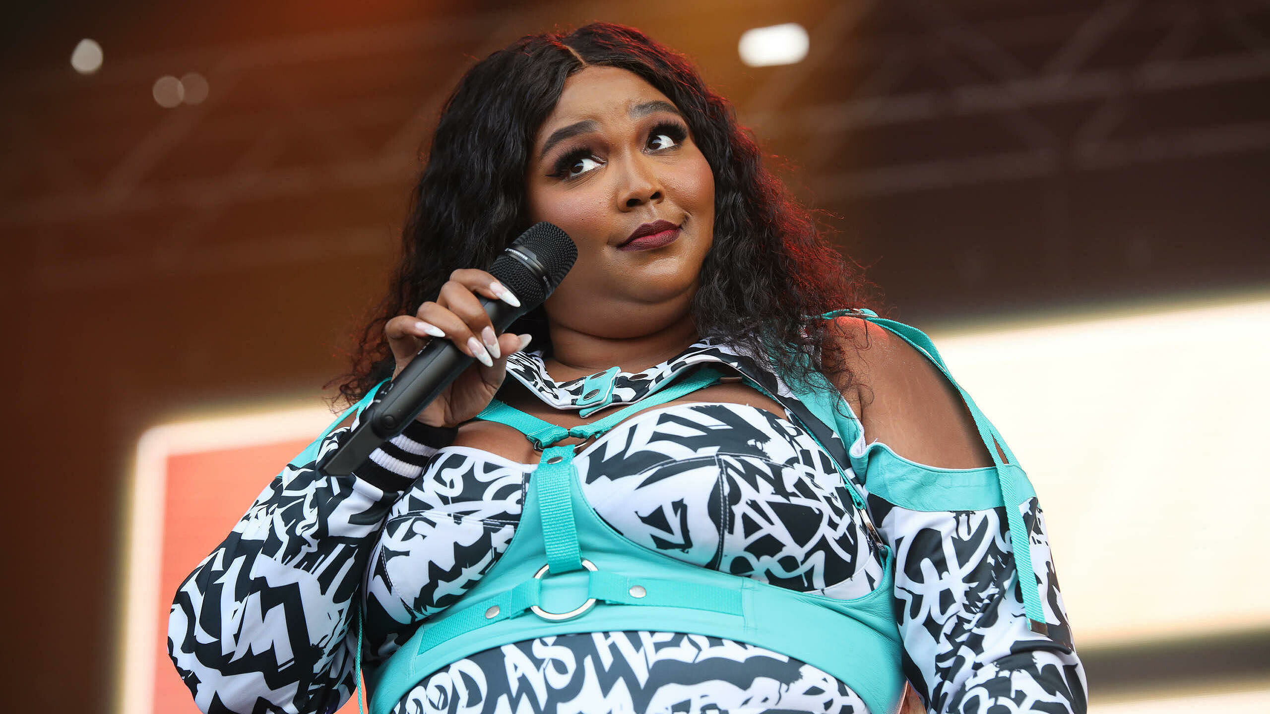 Lizzo, Gerchte, Musikexpress, Stagediving-Unfall, 2560x1440 HD Desktop