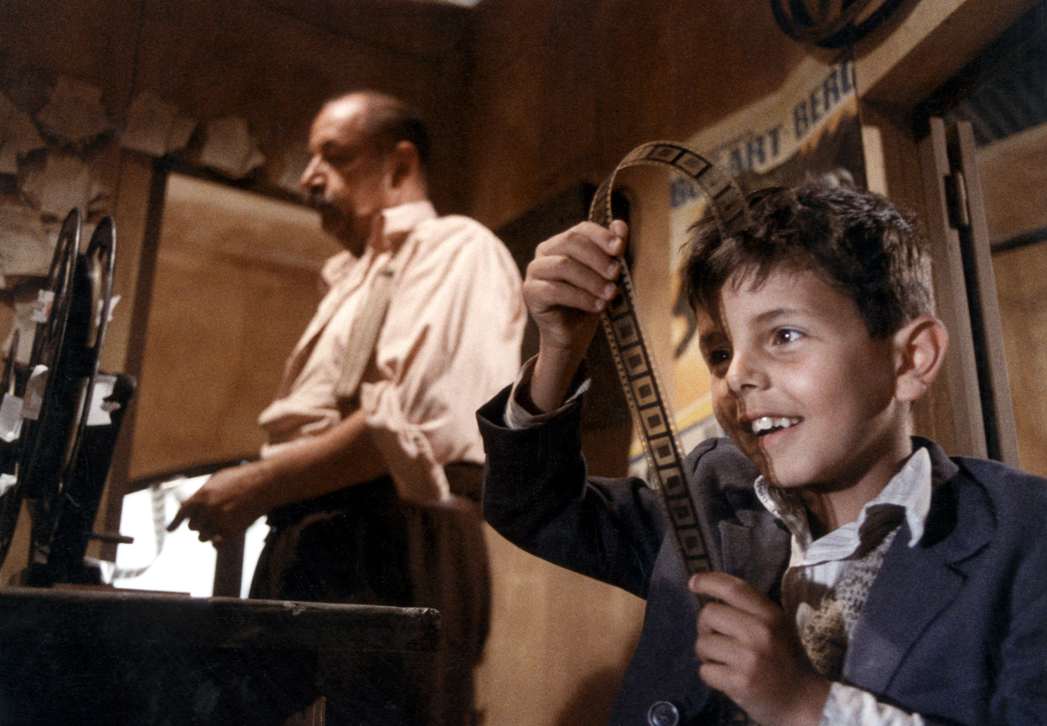 Cinema Paradiso movie, 4K UHD, Blu-ray review, Italian love letter, 2050x1420 HD Desktop