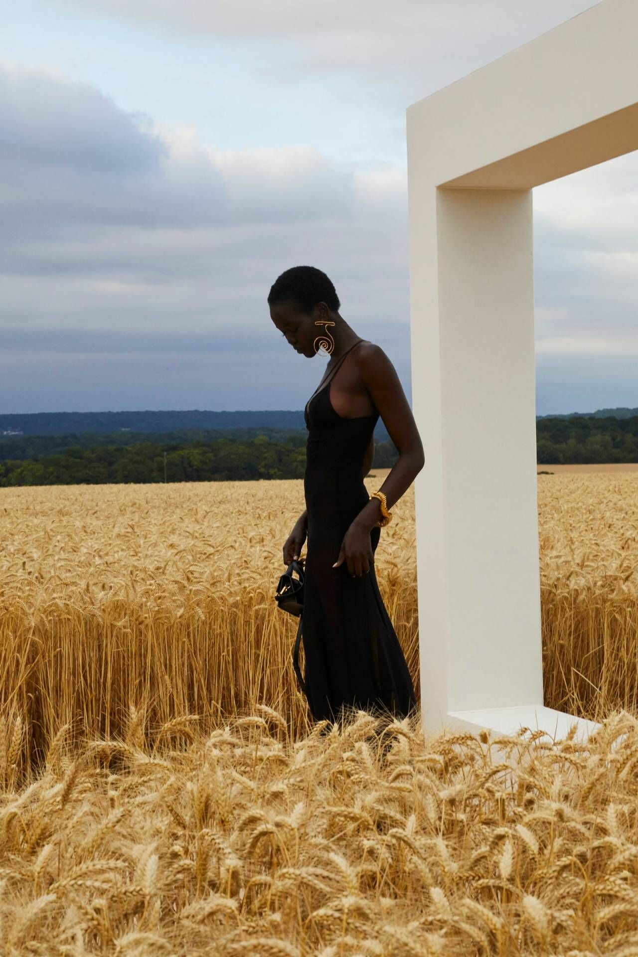 Jacquemus, Adut Akech photoshoot, Jacquemus fashion, Behind the scenes, 1280x1920 HD Phone