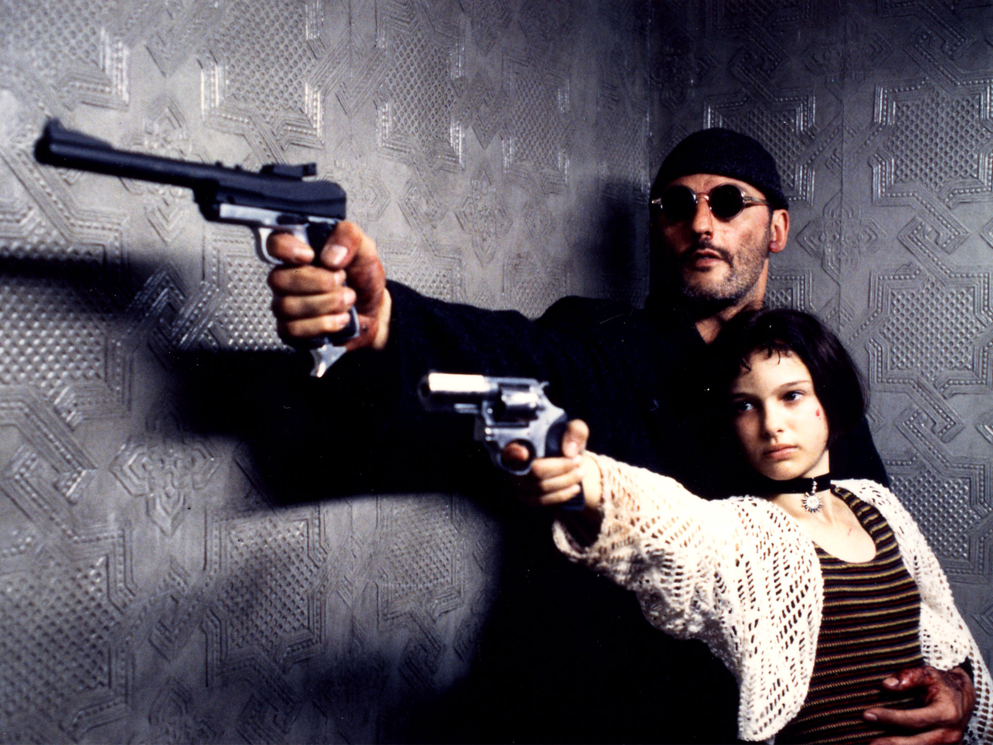 Leon movie, Mathilda's choker, Symbolic accessory, Complex relationship, 2000x1500 HD Desktop