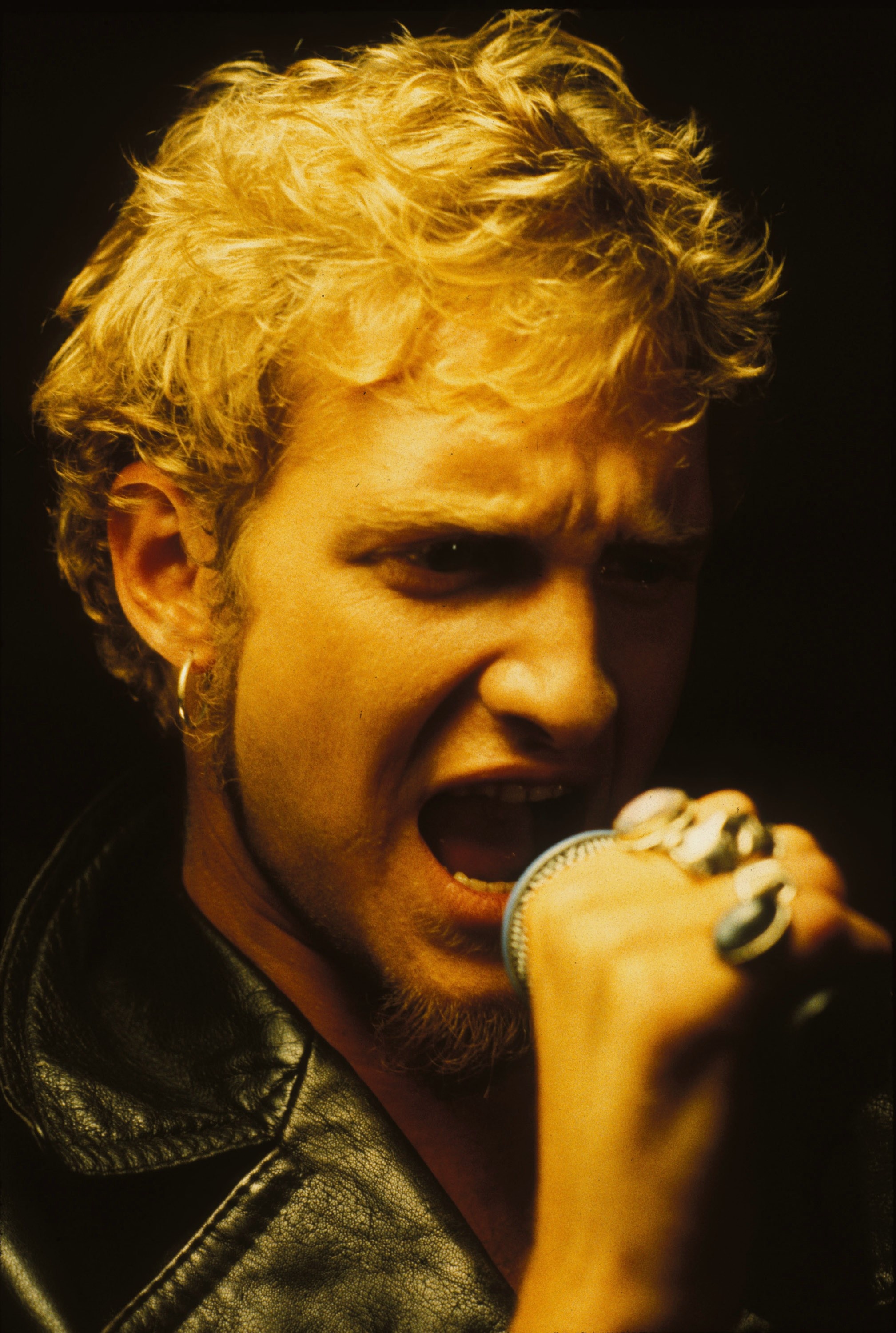 Layne Staley, Iconic musician, Grunge legend, Music wallpaper, 2020x3000 HD Phone