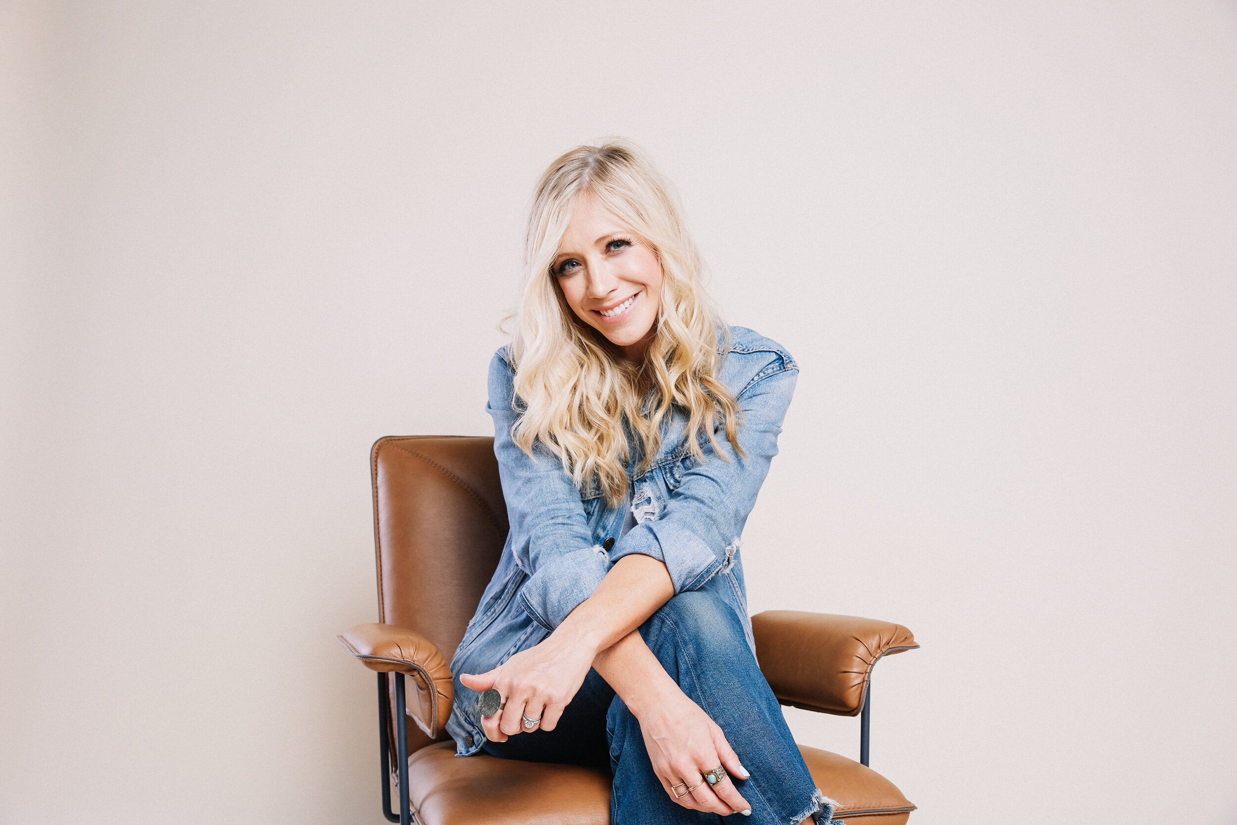 Ellie Holcomb, Music resources, Acoustic lessons, 2500x1670 HD Desktop
