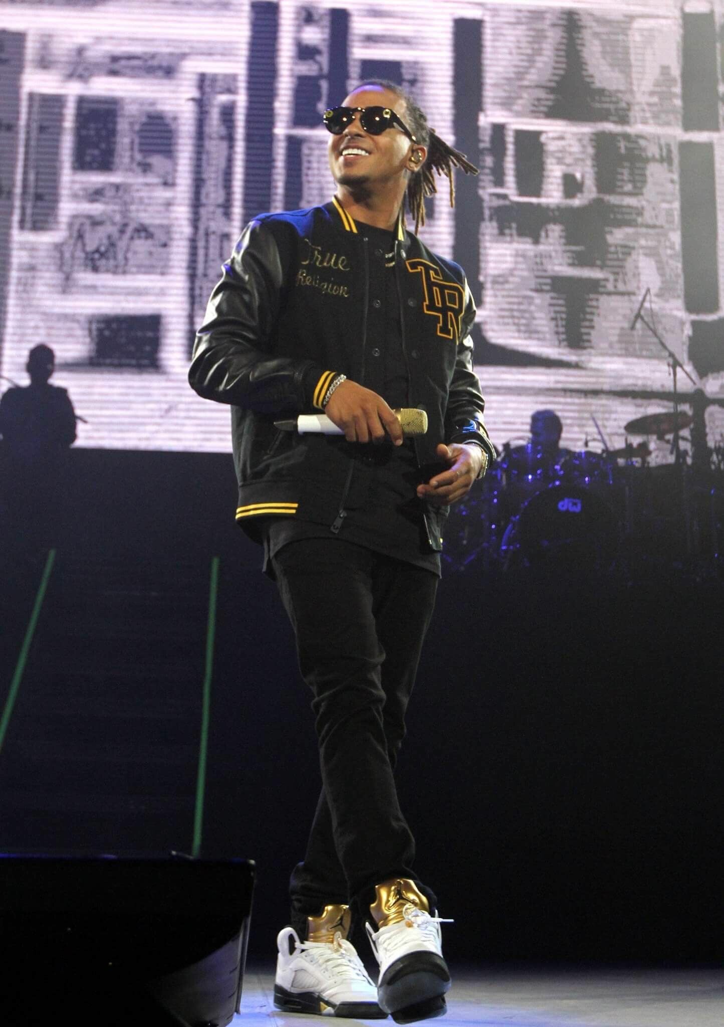Ozuna en concierto, Funny kid memes, Latin music, 1450x2050 HD Phone