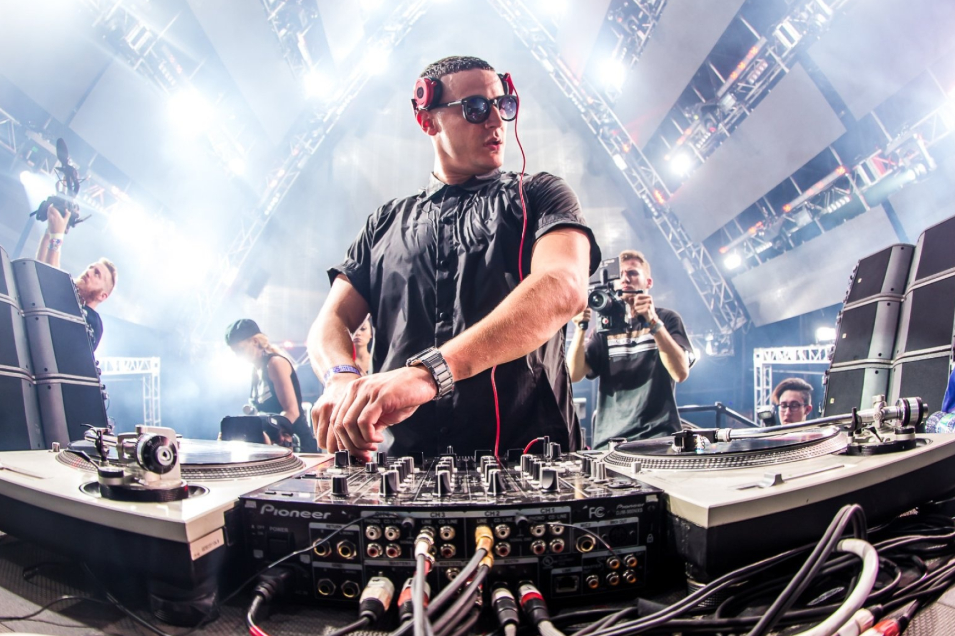 DJ Snake wallpapers, Vibrant visuals, Striking backgrounds, Music-themed imagery, 1920x1280 HD Desktop