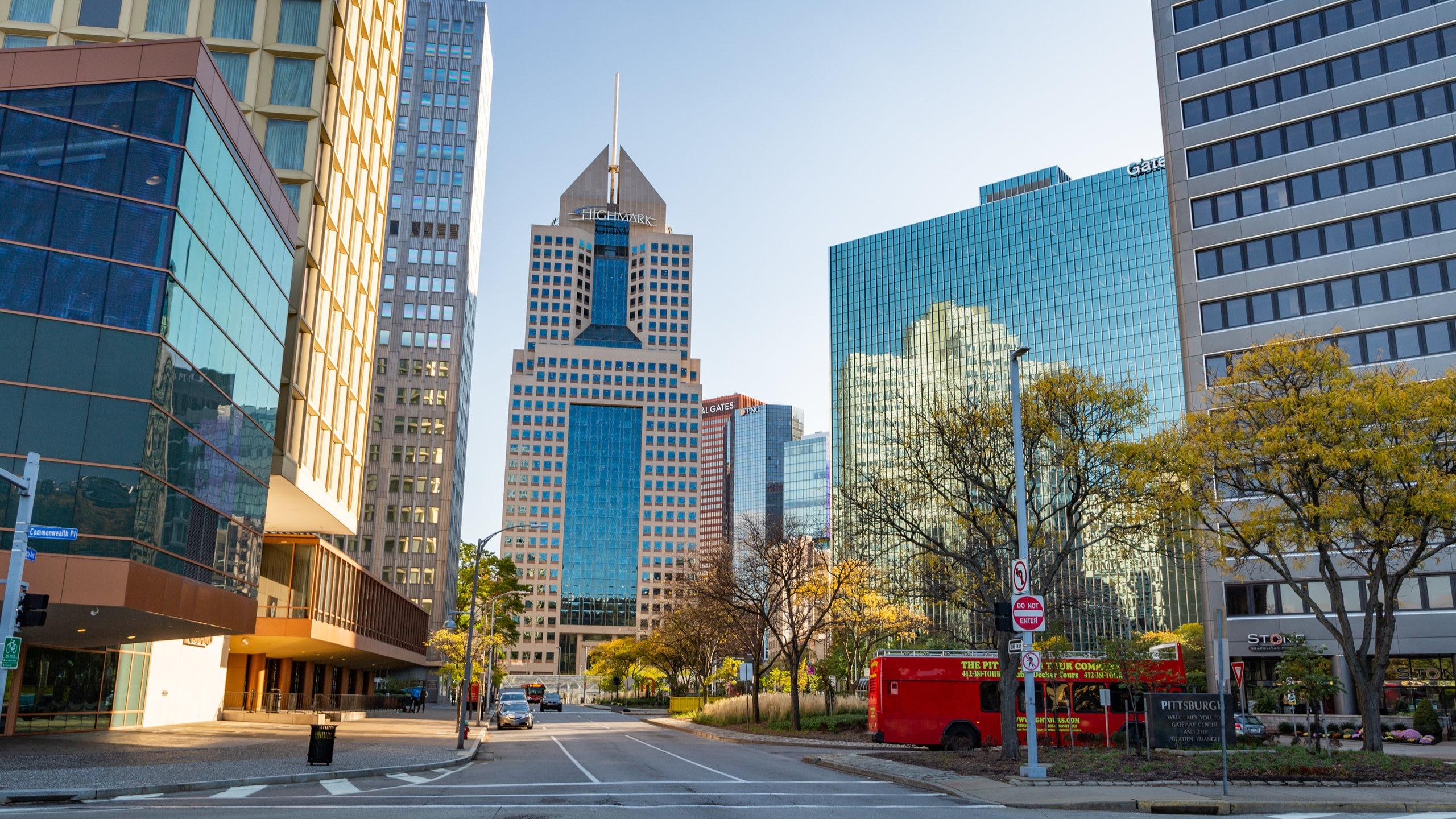 Fifth Avenue Place, Pittsburgh Wallpaper, 2560x1440 HD Desktop