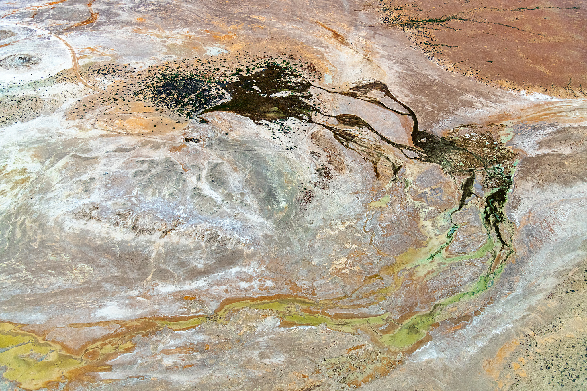 Eyre Lake, Outback Beauty, Marree Roadhouse, Remote Australian Gem, 2050x1370 HD Desktop