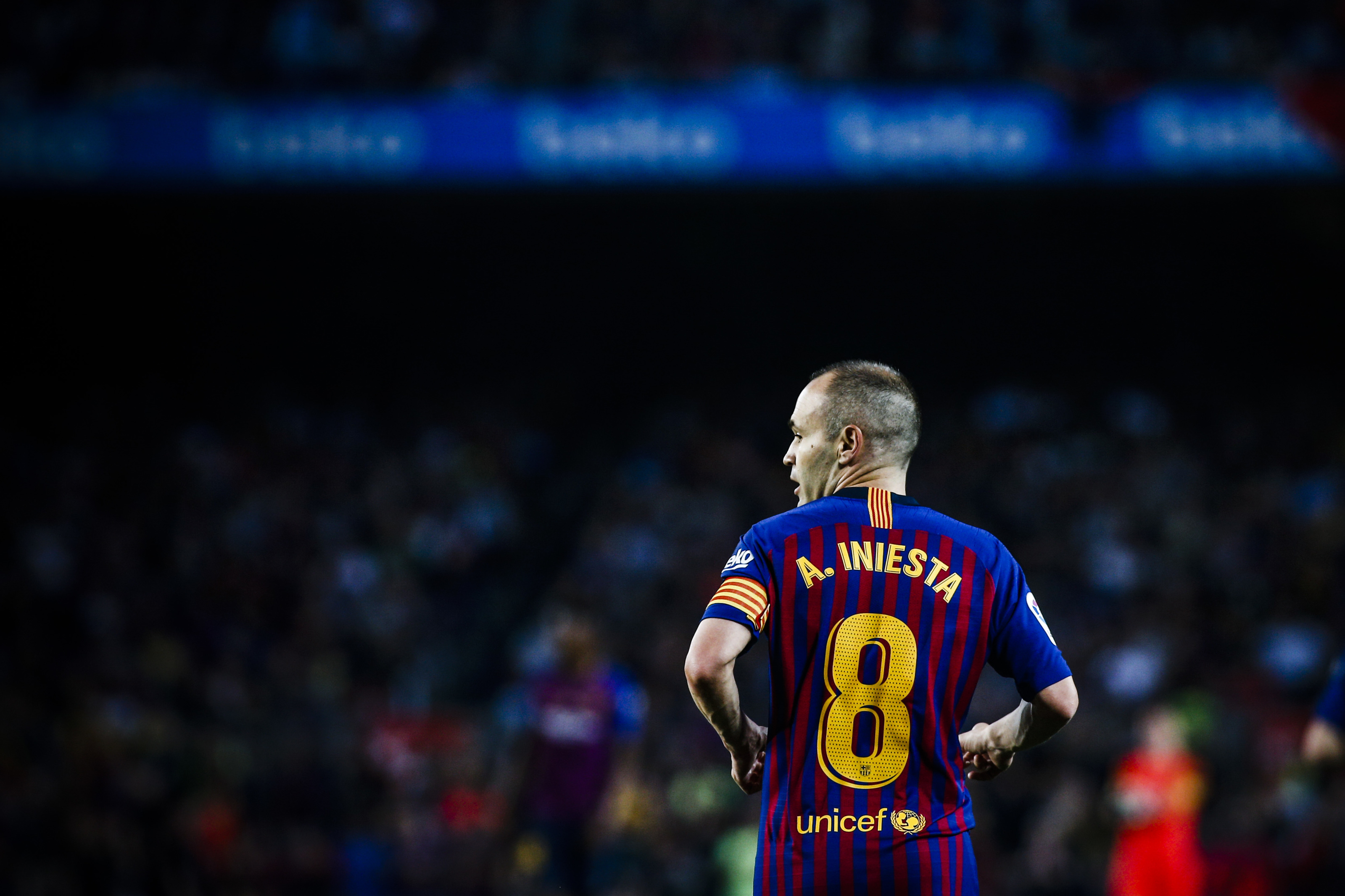 Iniesta, Barcelona and Real Madrid, 3200x2140 HD Desktop