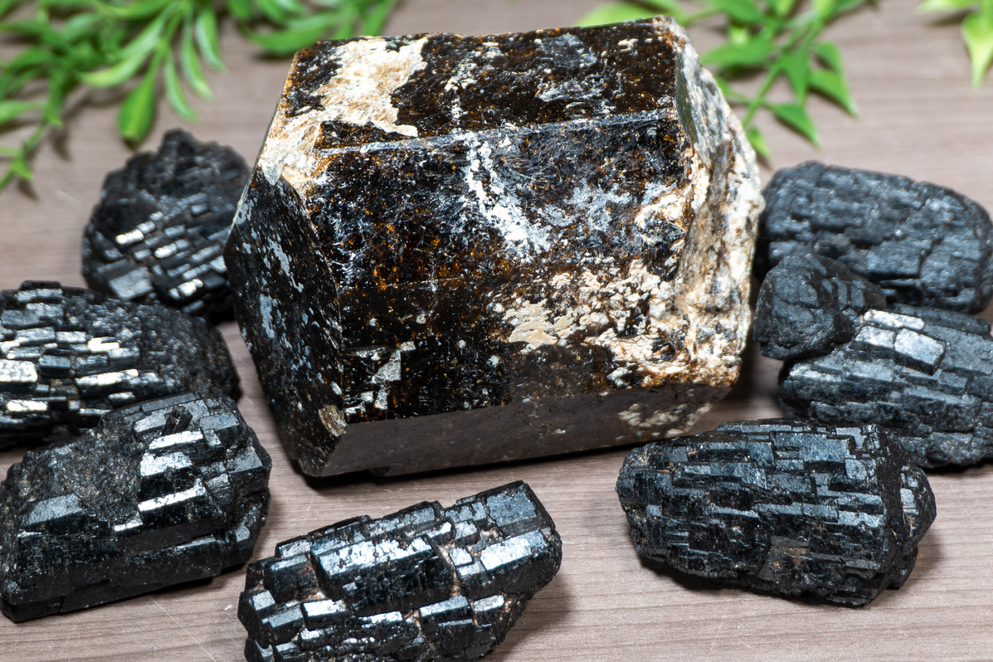 Tourmaline, Dravite brown tourmaline, Crystal meanings, Crystal properties, 2050x1370 HD Desktop