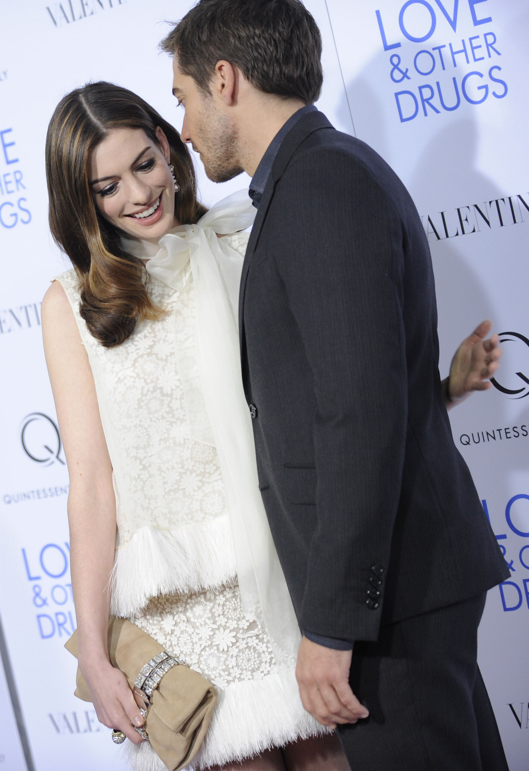Love and Other Drugs, Anne Hathaway and Jake Gyllenhaal,, 1760x2560 HD Phone