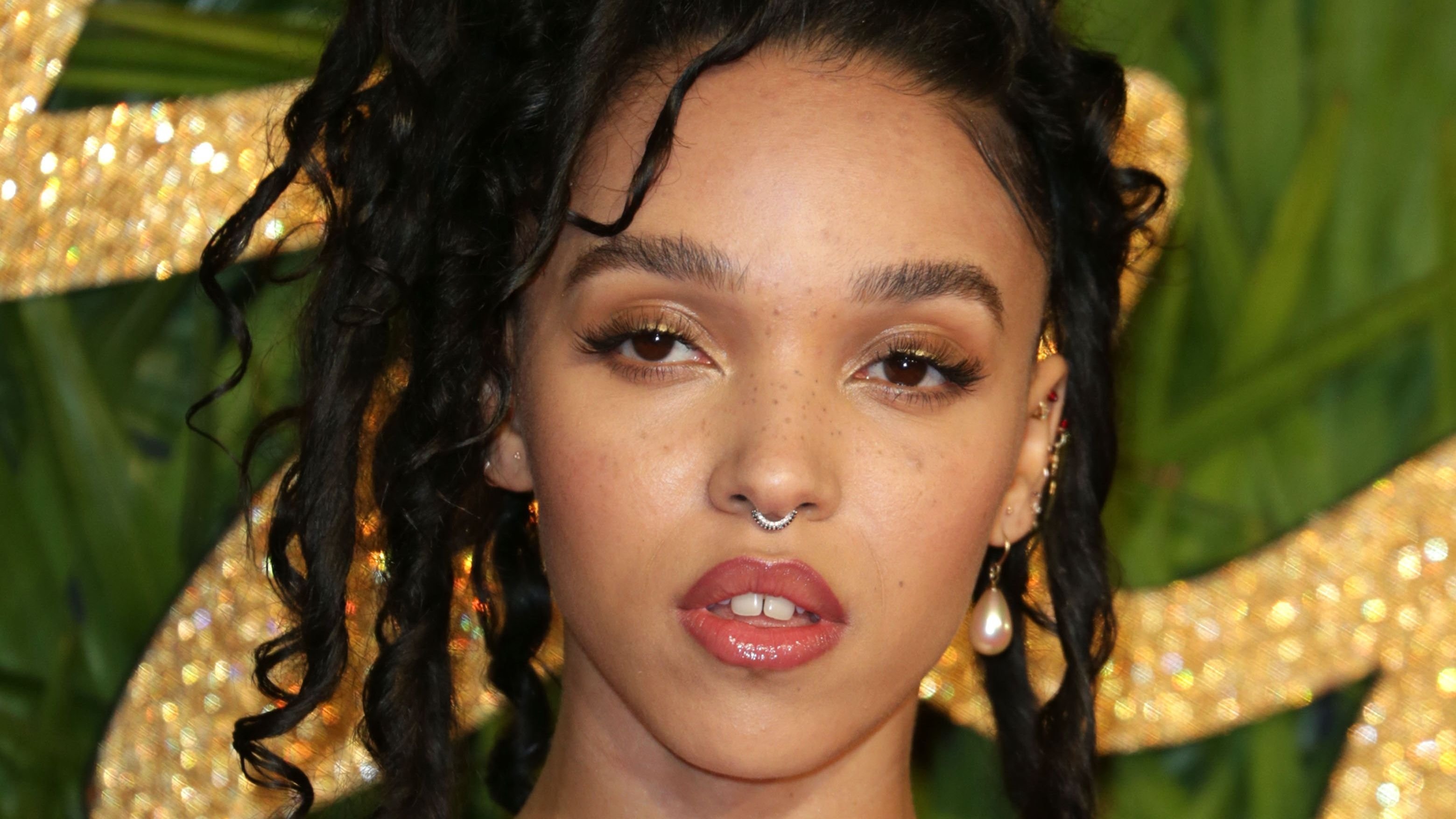 FKA Twigs, Modern day, Marie Antoinette, Vivienne Westwood, 3120x1760 HD Desktop