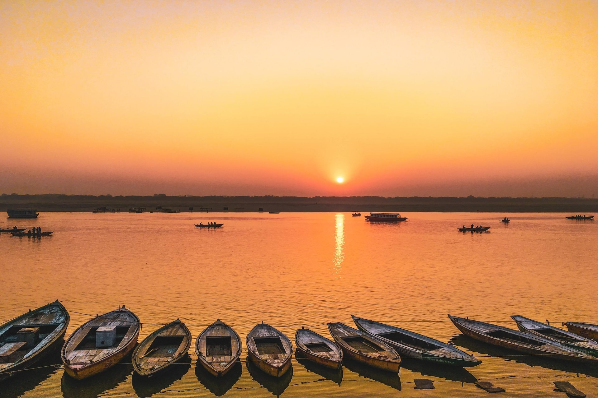 The Ganges river, best hotels in Varanasi, Veena World, 1920x1280 HD Desktop