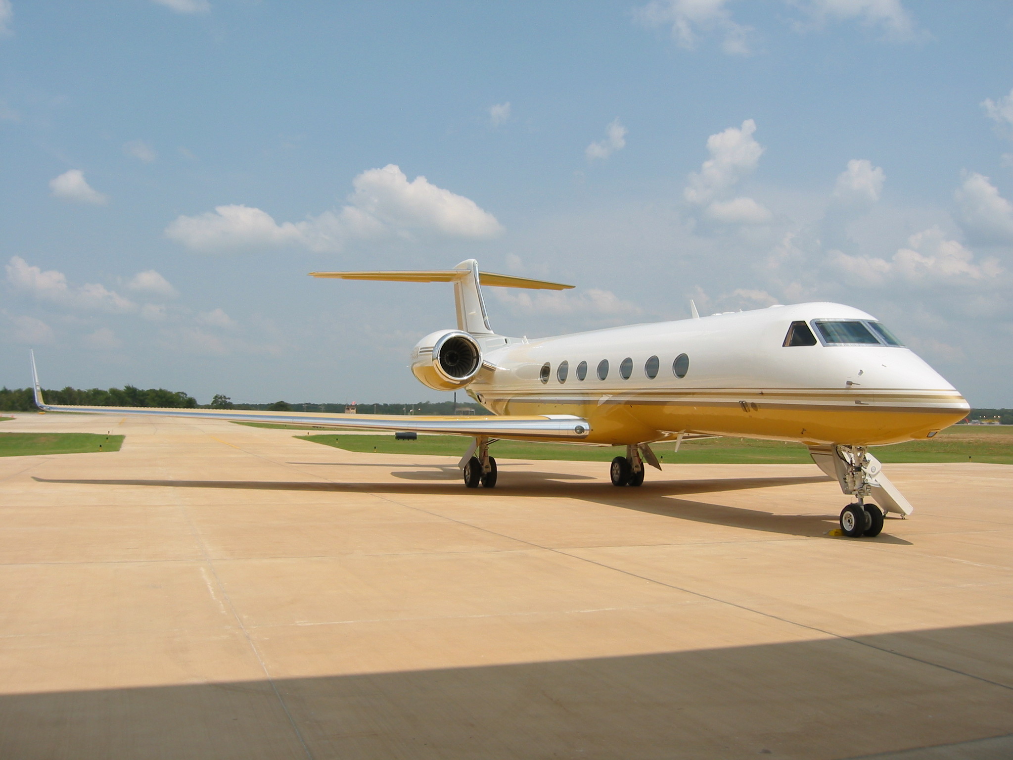 Gulfstream G550, Premium aircraft, Ultimate travel, Global sensation, 2050x1540 HD Desktop