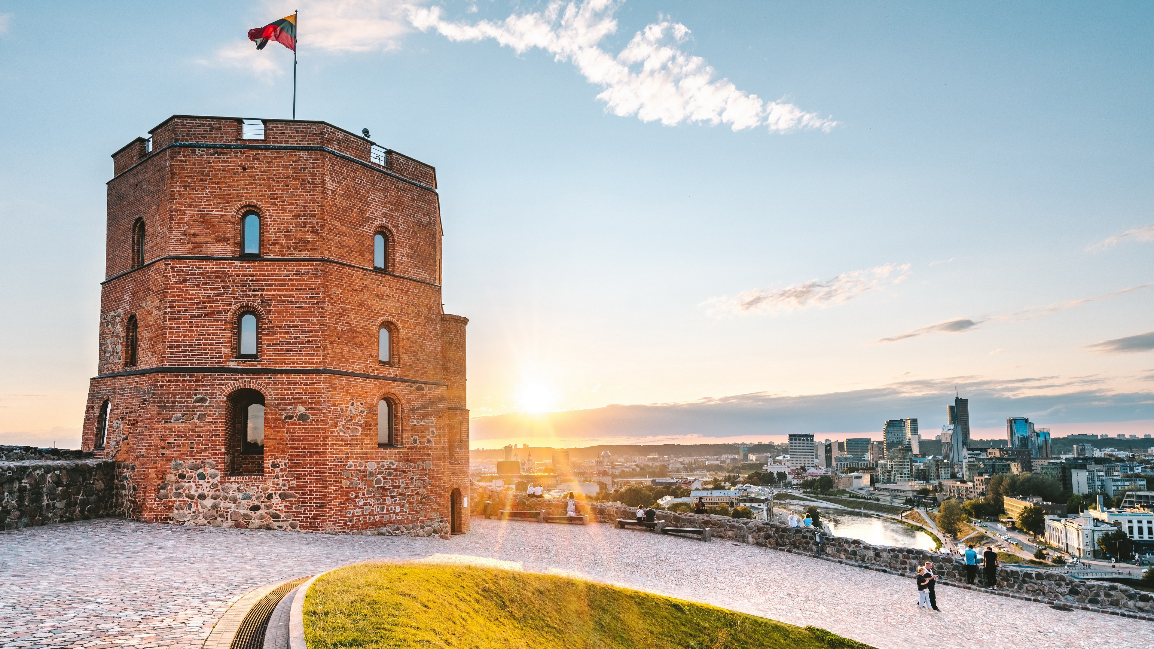 Lithuania travels, Vilnius sunlight lithuania, Flag cityscape sky, 3840x2160 4K Desktop