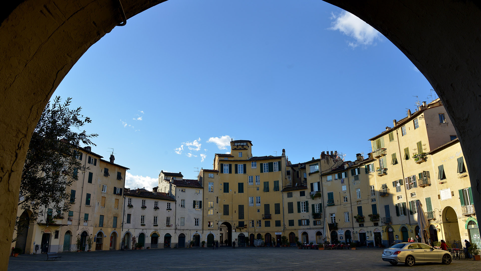 City exploration, Lucca streets, Italian stroll, Walking tour, 1920x1080 Full HD Desktop