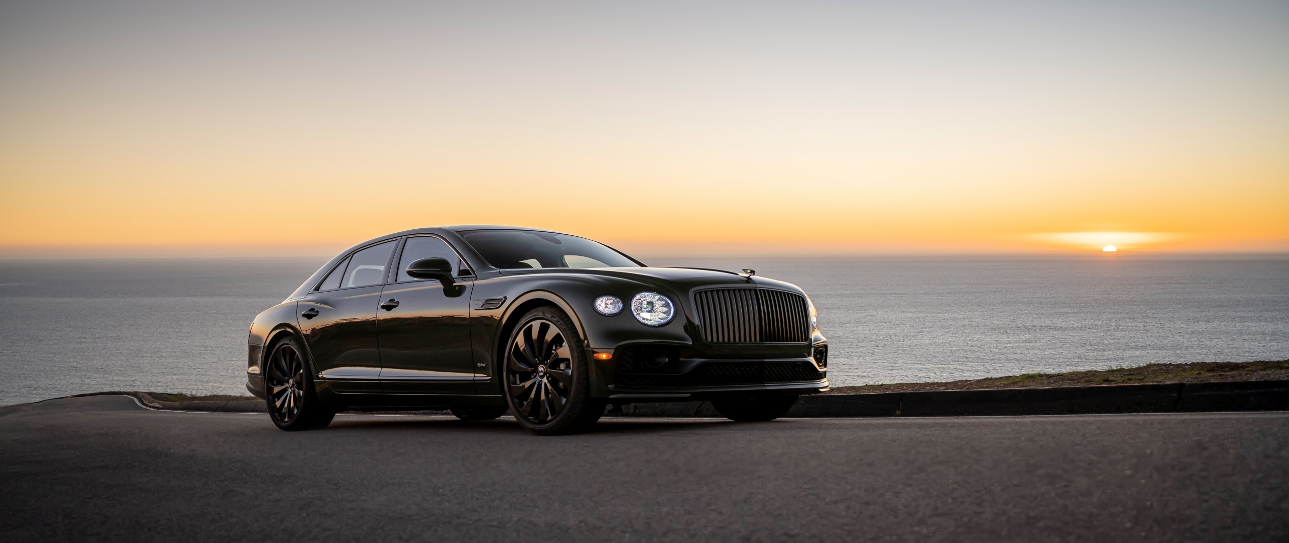 Bentley Flying Spur, Hybrid wallpaper, Hybrid cars, Luxury cars, 2560x1080 Dual Screen Desktop