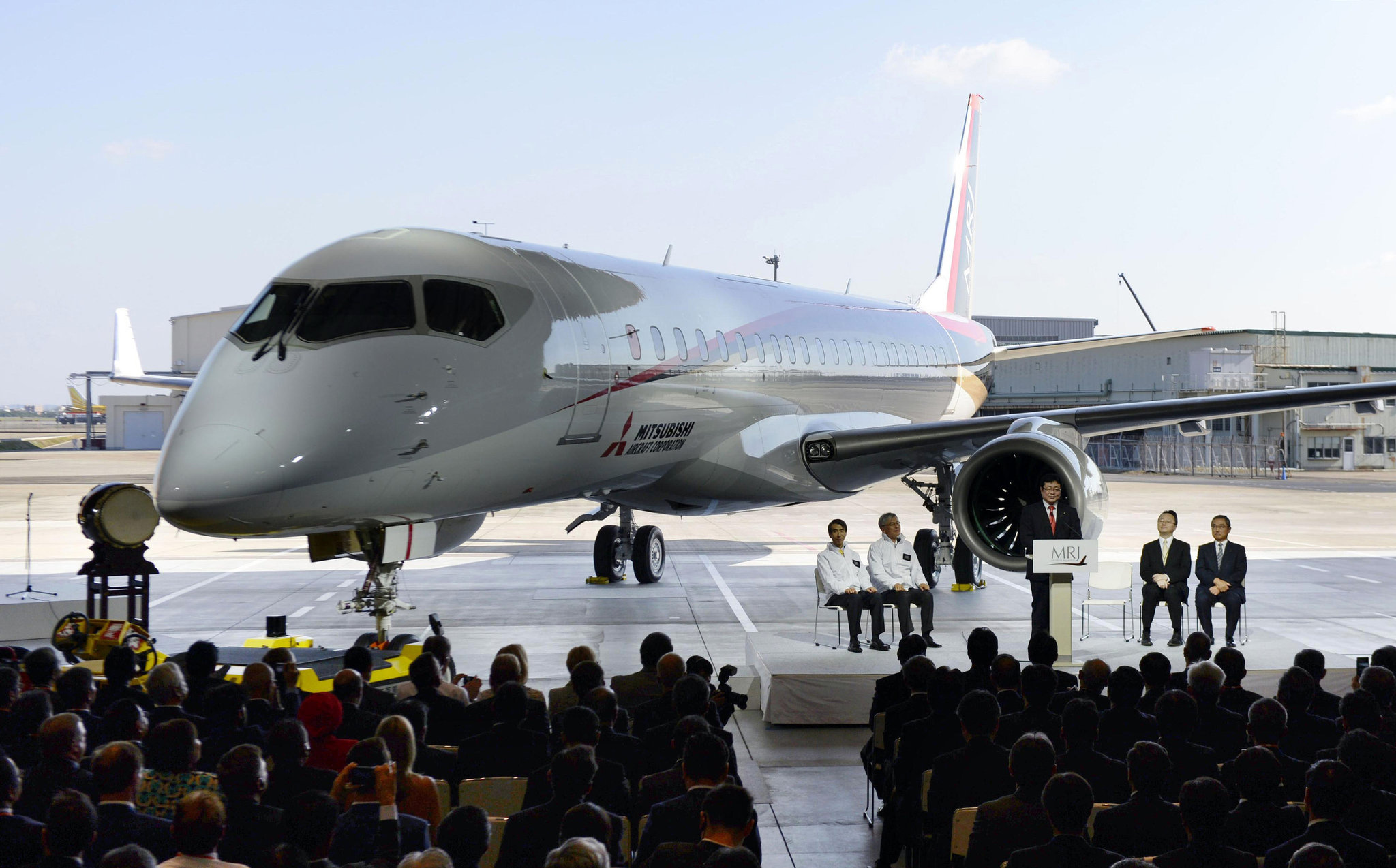 Mitsubishi Aircraft, Test flight, Long-delayed passenger jet, The New York Times, 2050x1280 HD Desktop