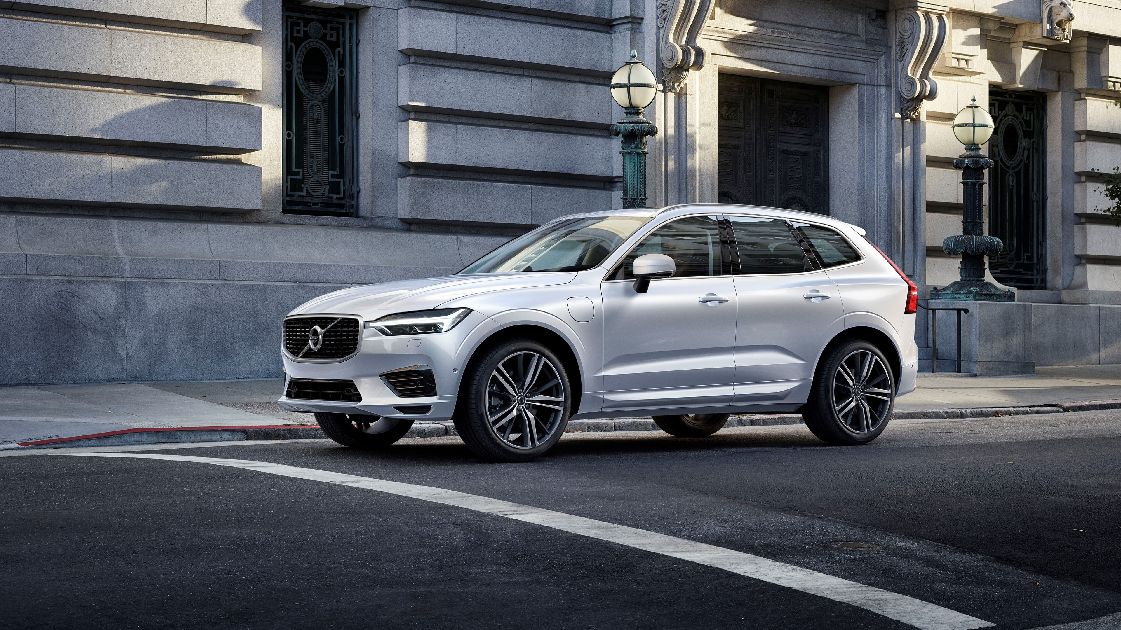 Volvo XC60, Luxury SUV, Elegant design, Advanced features, 3840x2160 4K Desktop