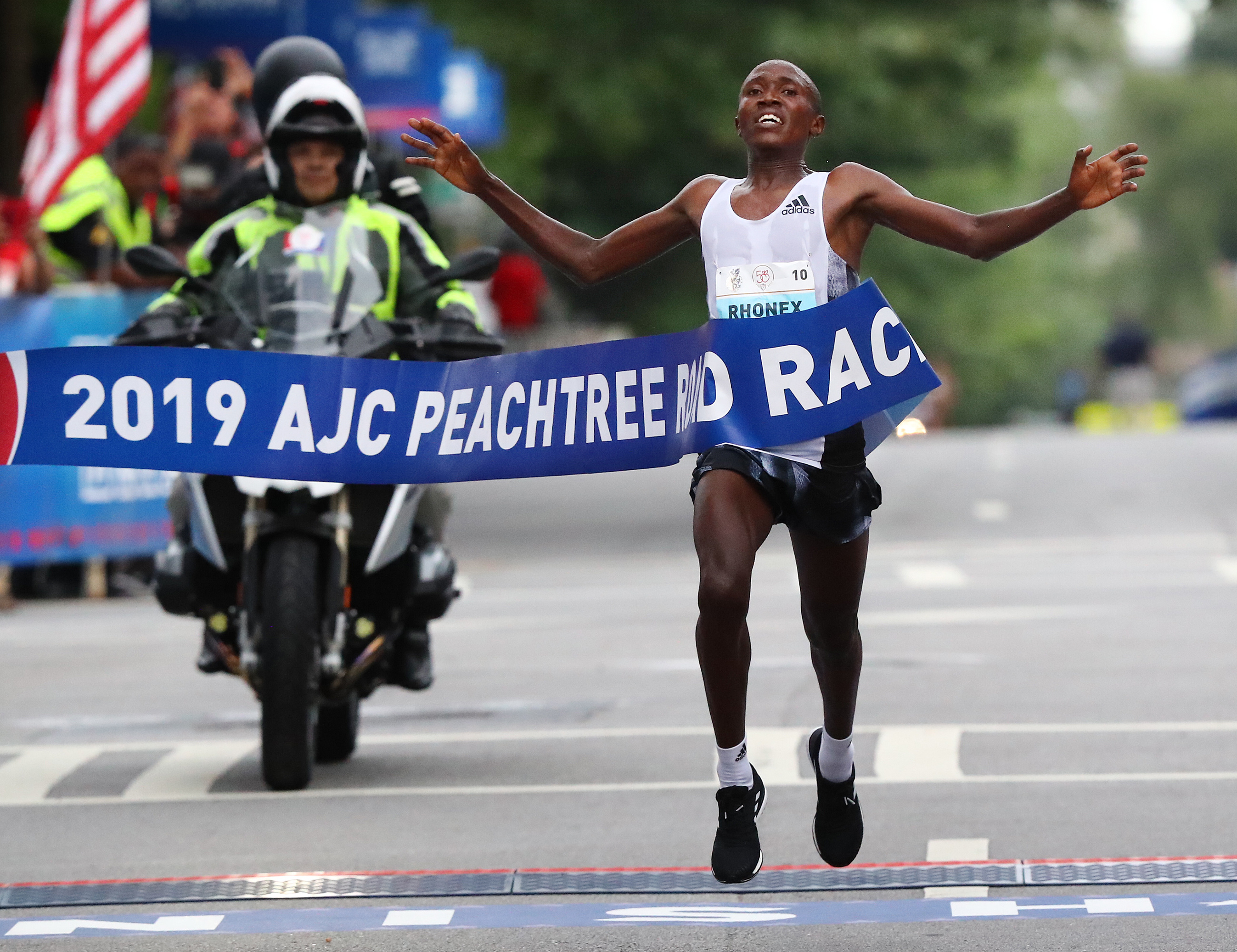 Rhonex Kipruto, AJC Peachtree Road Race, Elite womens race, Record-breaking, 2600x2010 HD Desktop