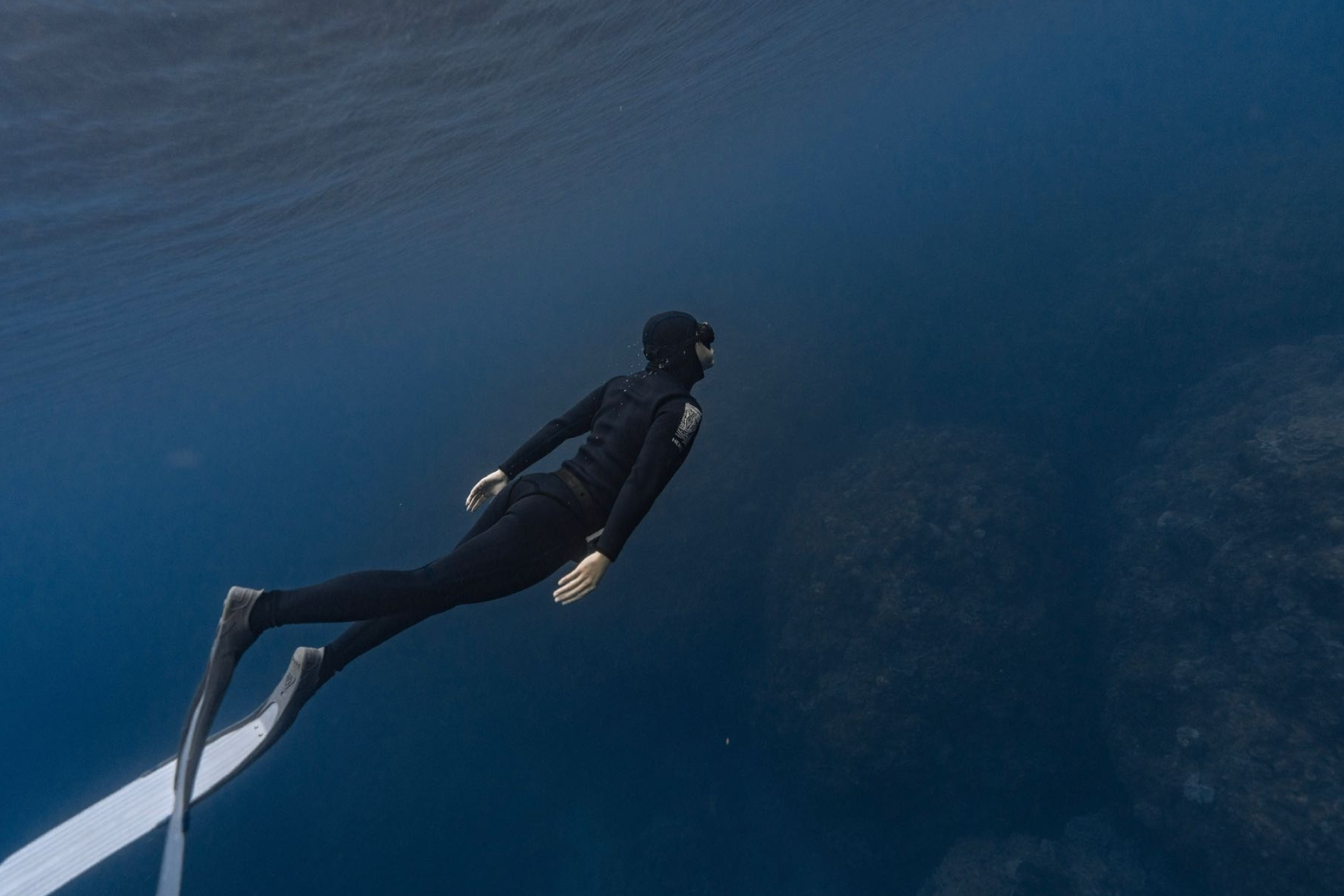 Freediving, Extreme breath-holding sport, Aquatic exploration, Deep-diving, 2000x1340 HD Desktop