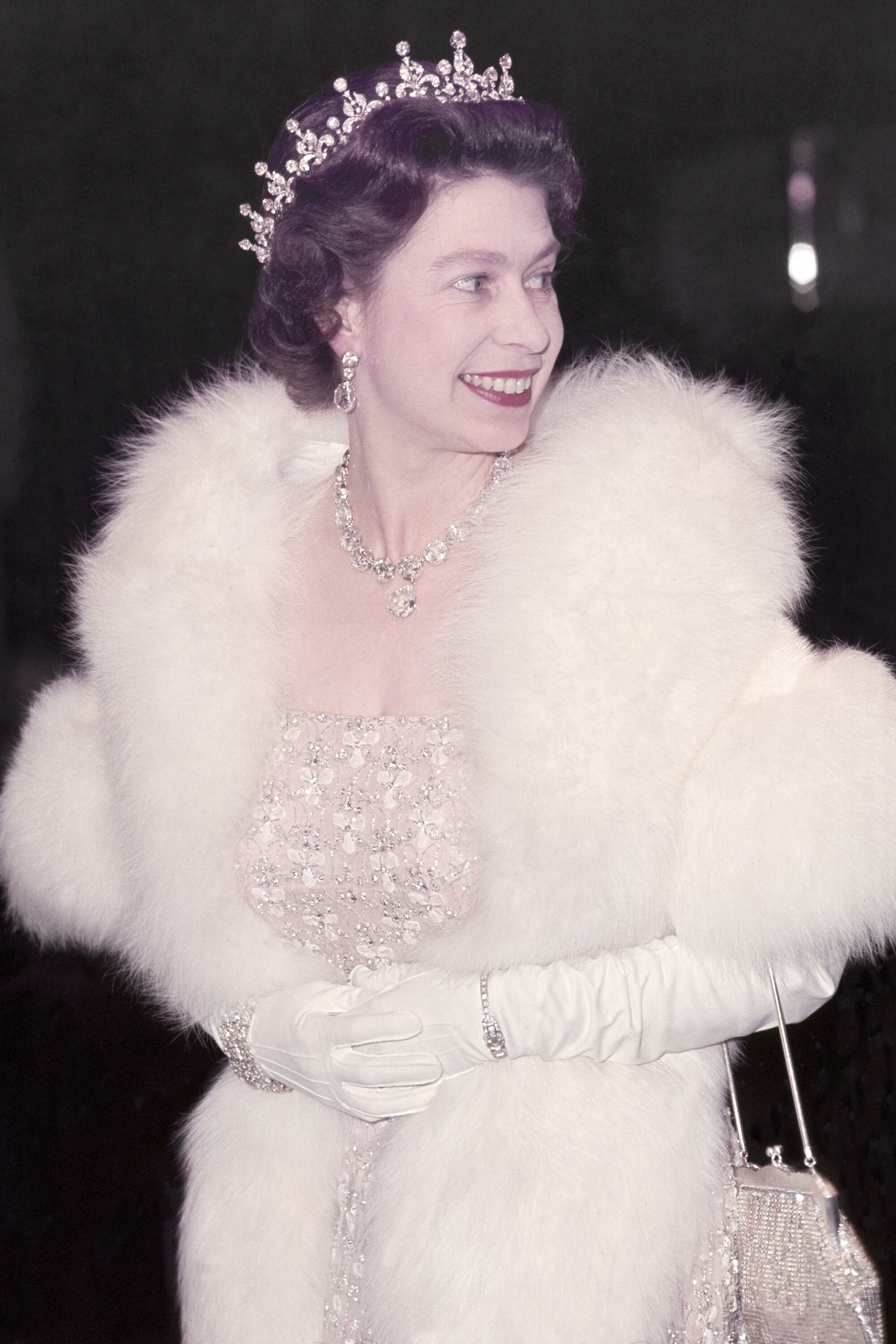 Elizabeth II (Celebs), Queen Elizabeth's vehicles, HQ wallpapers, Regal elegance, 2000x3000 HD Phone