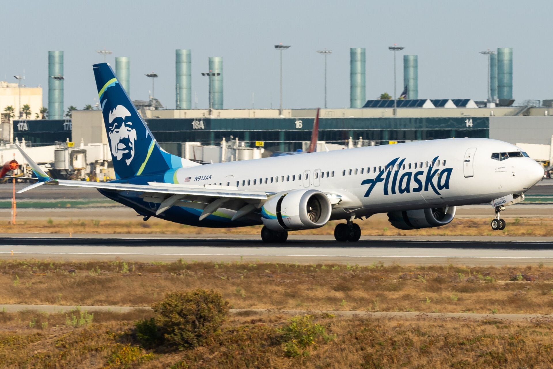 Alaska Airlines, Top routes, November travel, Popular destinations, 1920x1280 HD Desktop