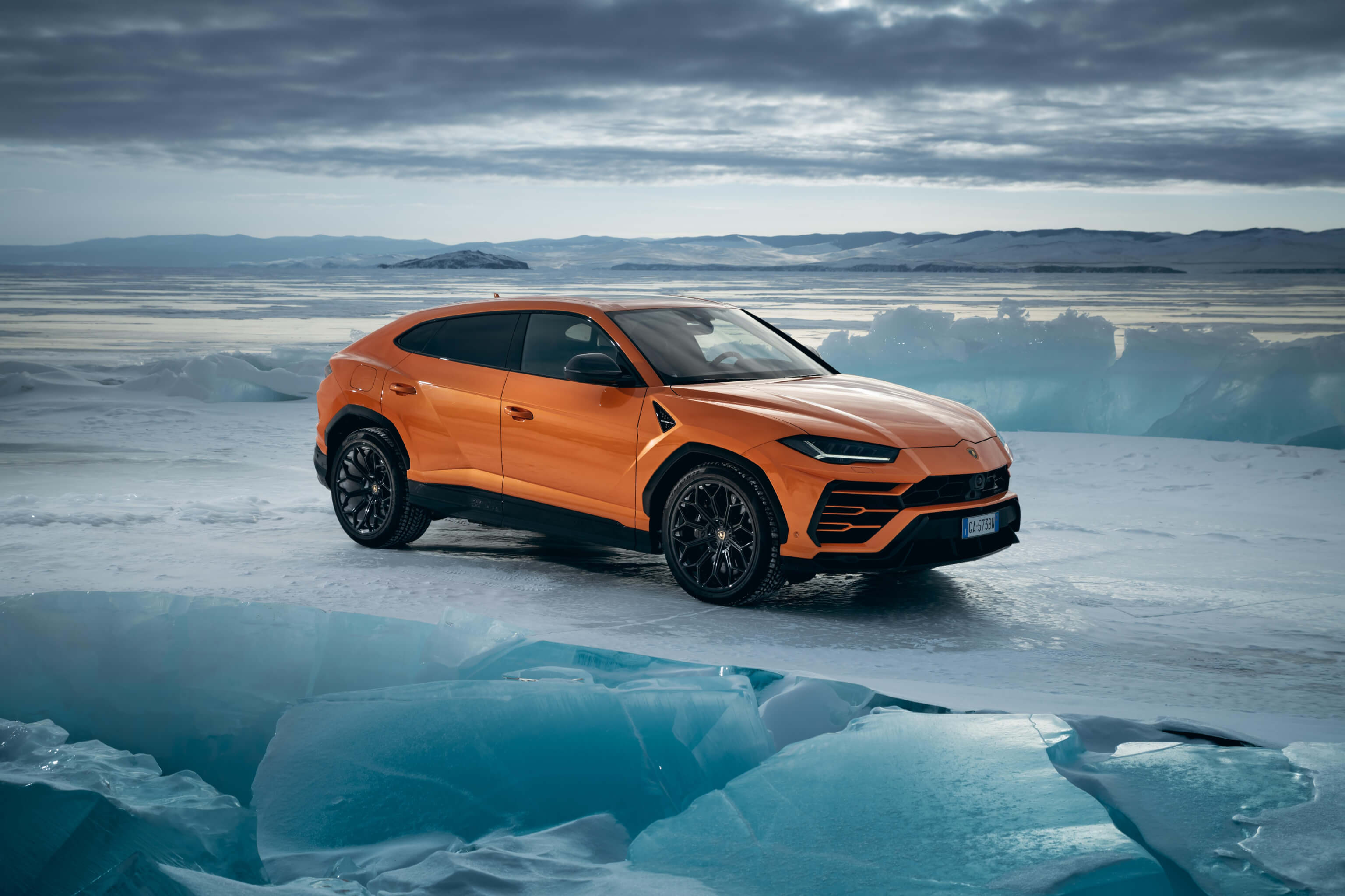 Lamborghini Urus, Super SUV, Four-year legacy, Uncompromising performance, 3080x2050 HD Desktop