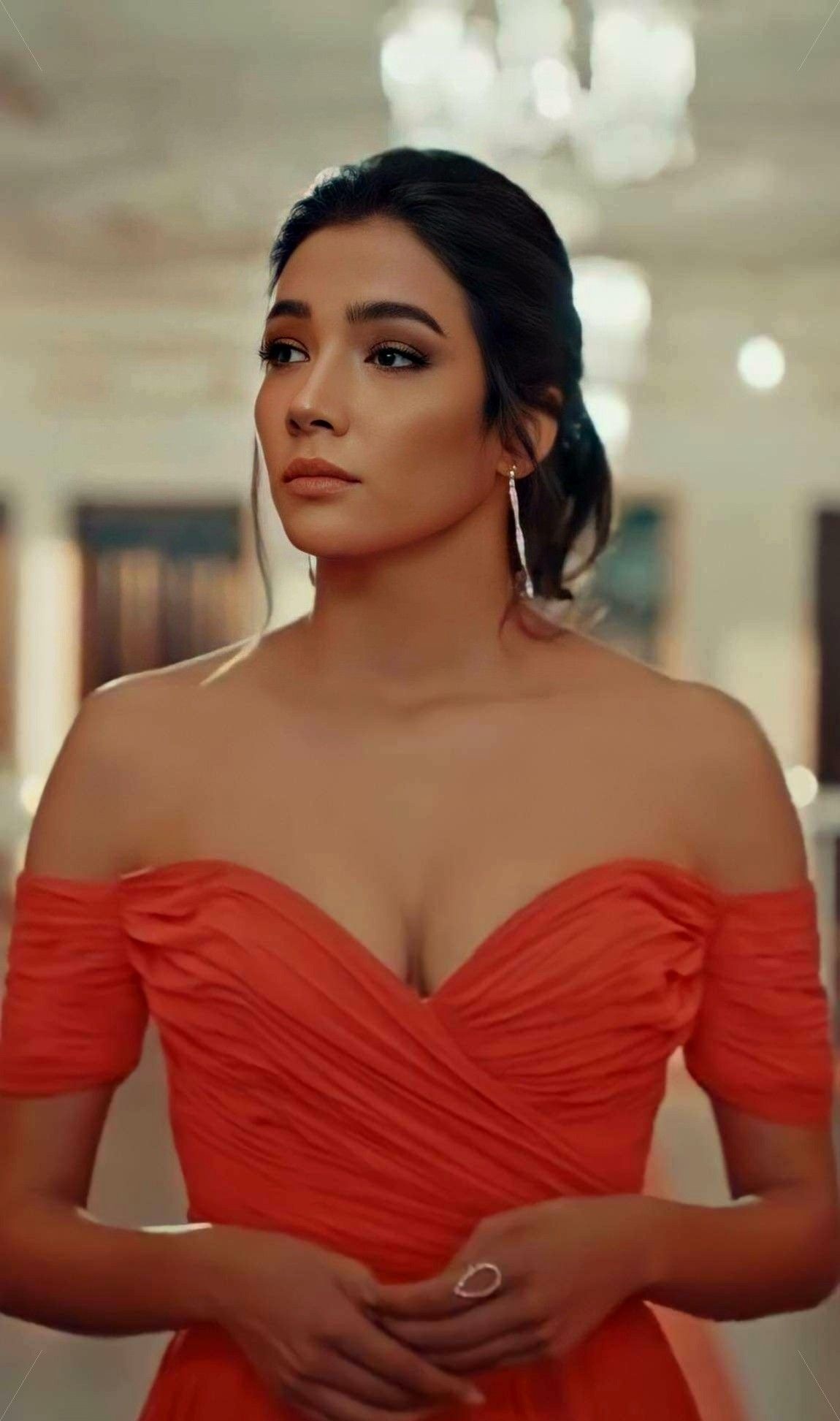 Aybuke Pusat (TV Shows), Talented actress, Engaging roles, Emotional depth, 1150x1950 HD Phone