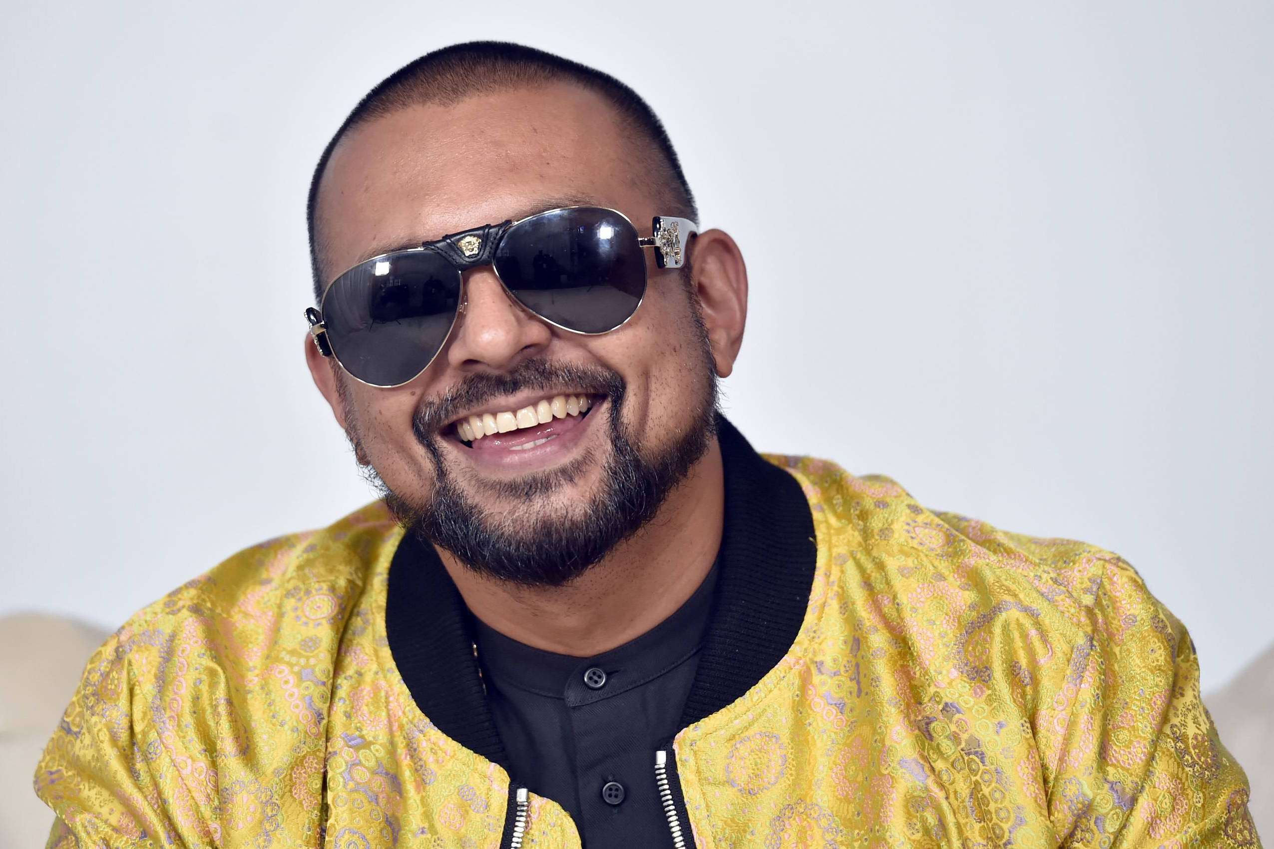 Sean Paul, Viral dance moves, Social media trend, Memes and humor, 2560x1710 HD Desktop