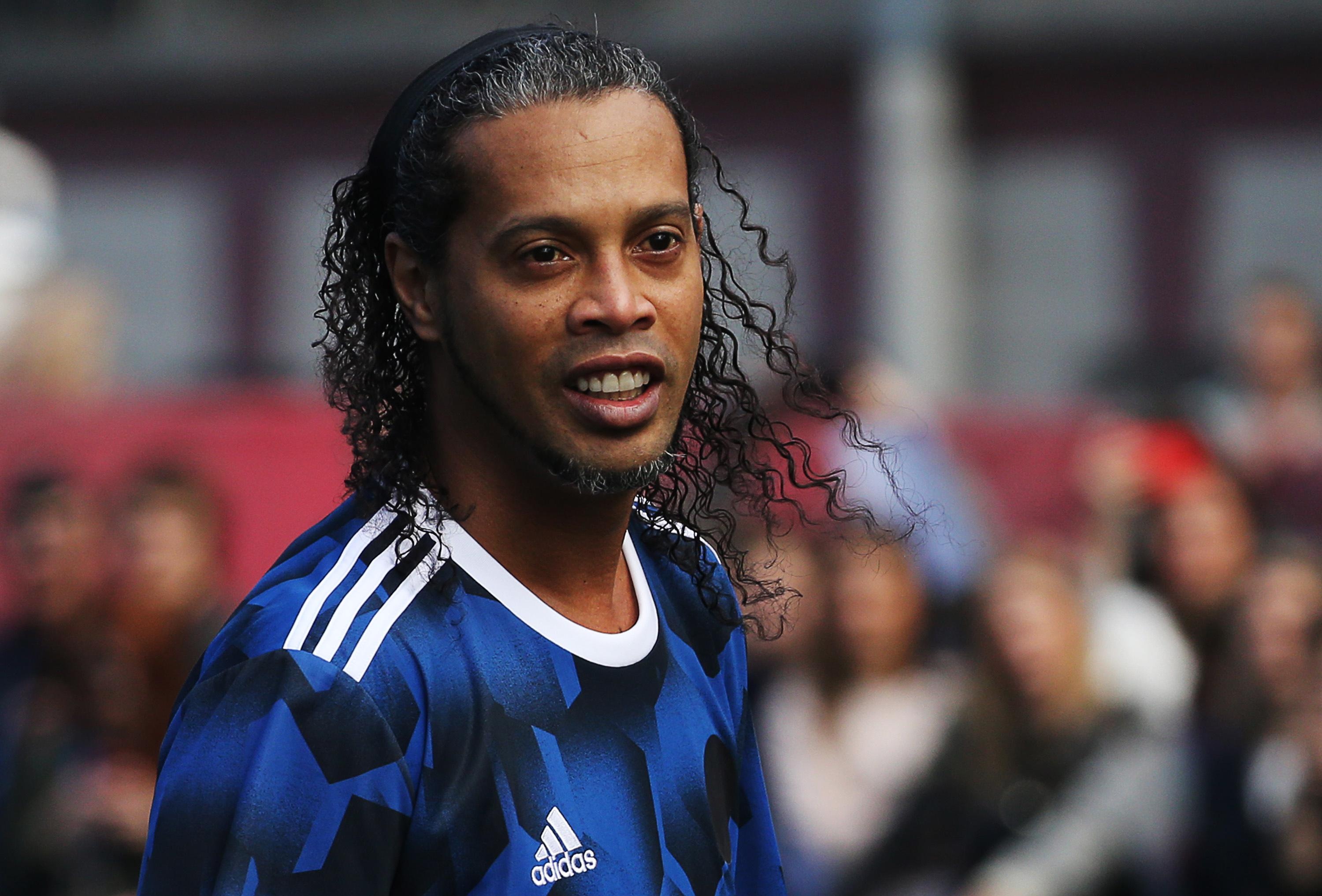 Ronaldinho, blue Adidas football jersey, black headband, HD Desktop wallpaper