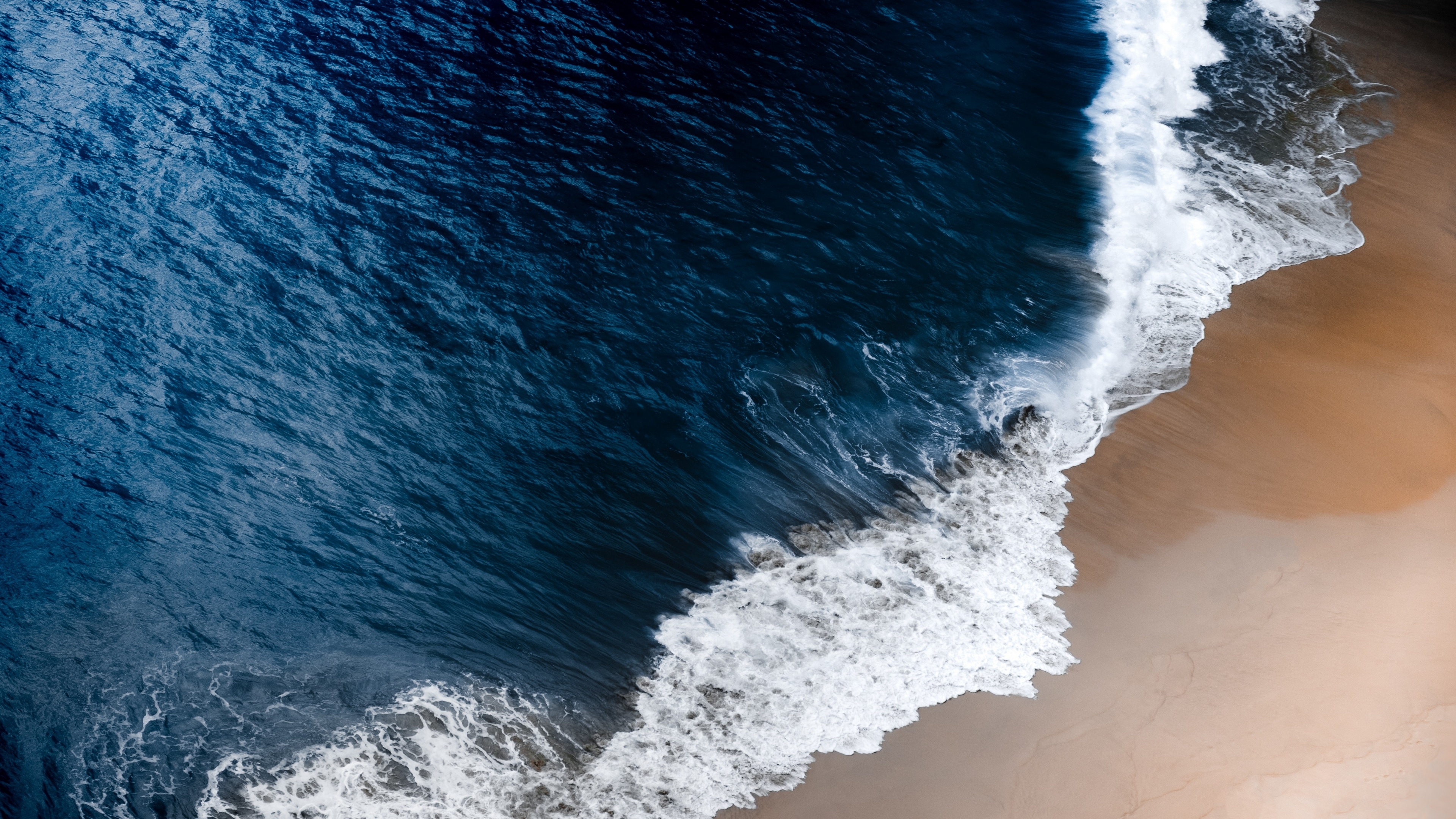 breaking white ocean surf, deep blue ocean water, golden sandy beach shoreline, 4K Desktop wallpaper