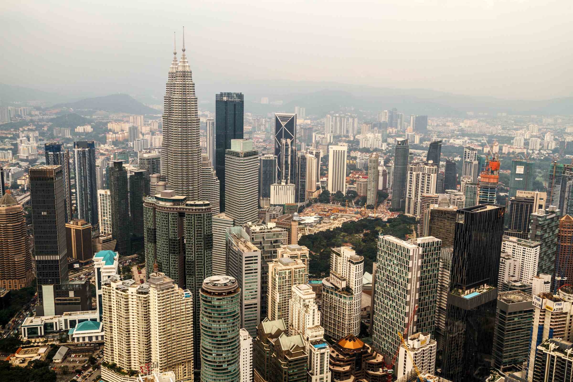 Kuala Lumpur travels, Reisebericht nightside, Two towers, Wherethejourneystarts, 2400x1600 HD Desktop