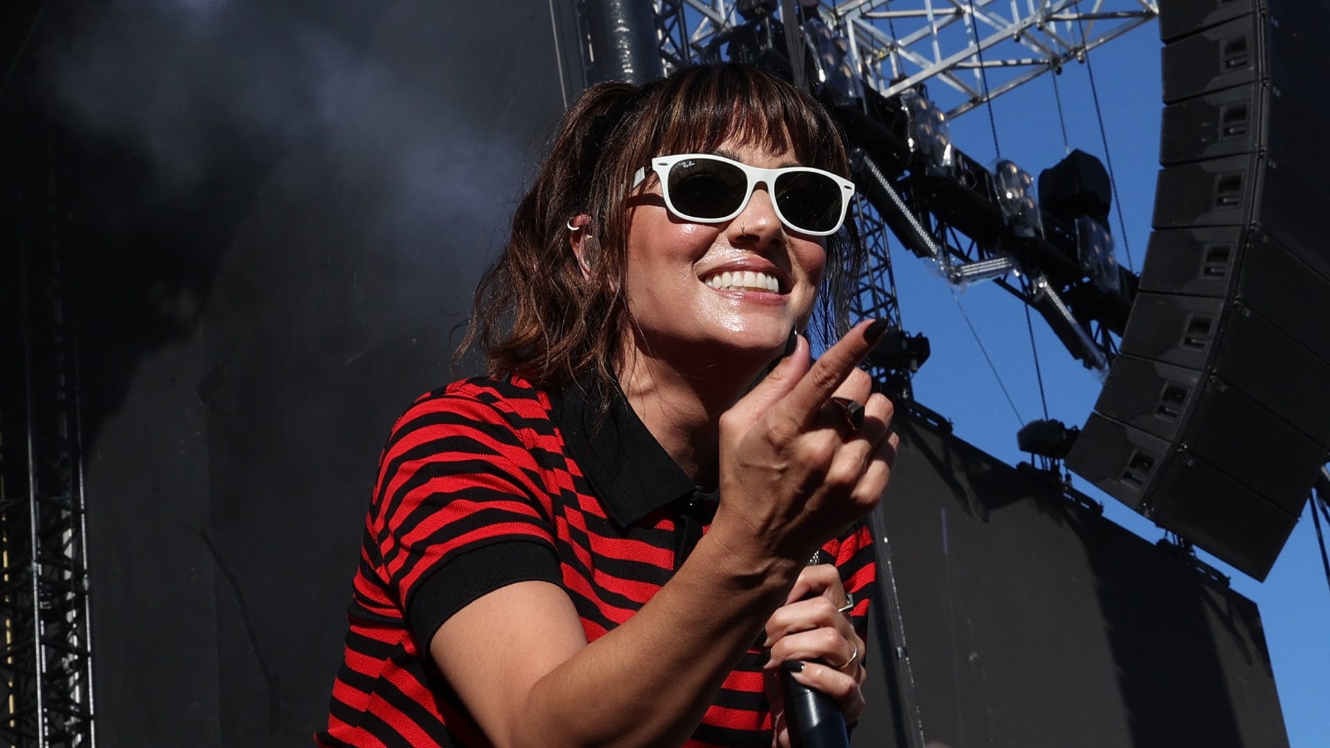 Aimee Interrupter, Positive mental health, Music news, 1920x1080 Full HD Desktop
