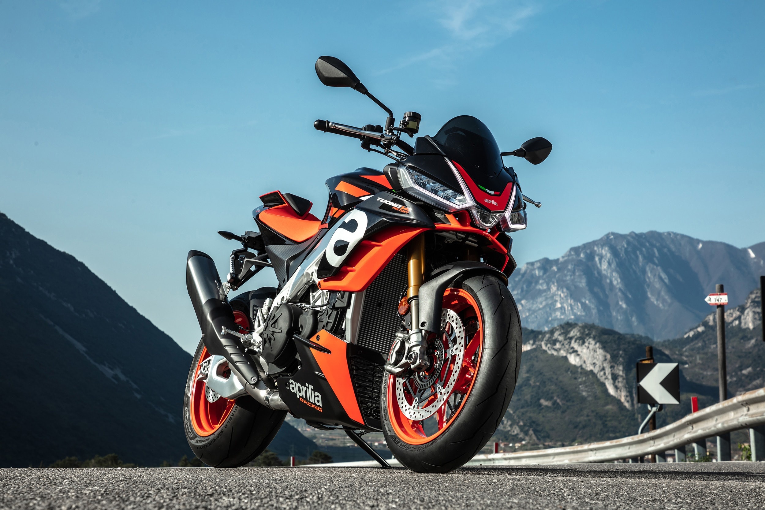 Aprilia Tuono V4, Wide magazine feature, High-performance streetbike, Italian design, 2500x1670 HD Desktop