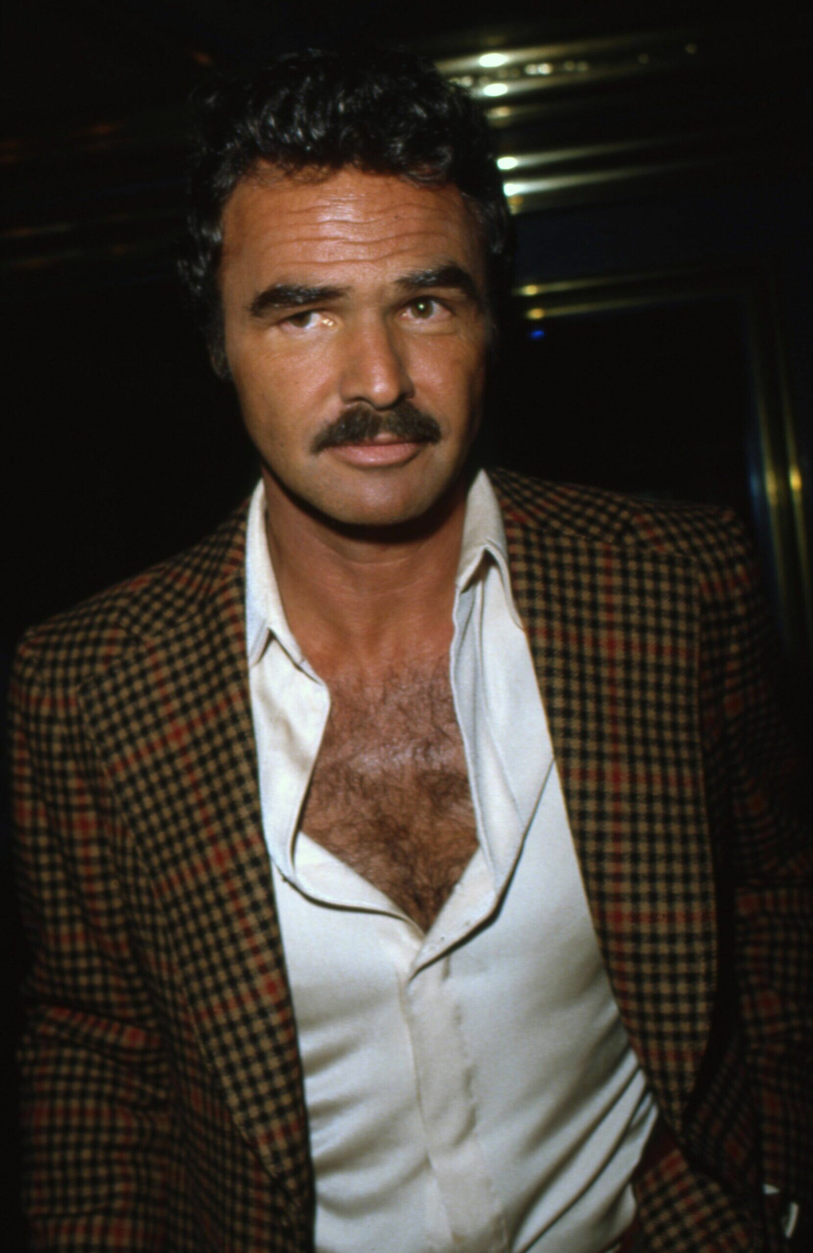 Burt Reynolds, Celebrating birthday, CR Fashionbook, 1660x2560 HD Phone