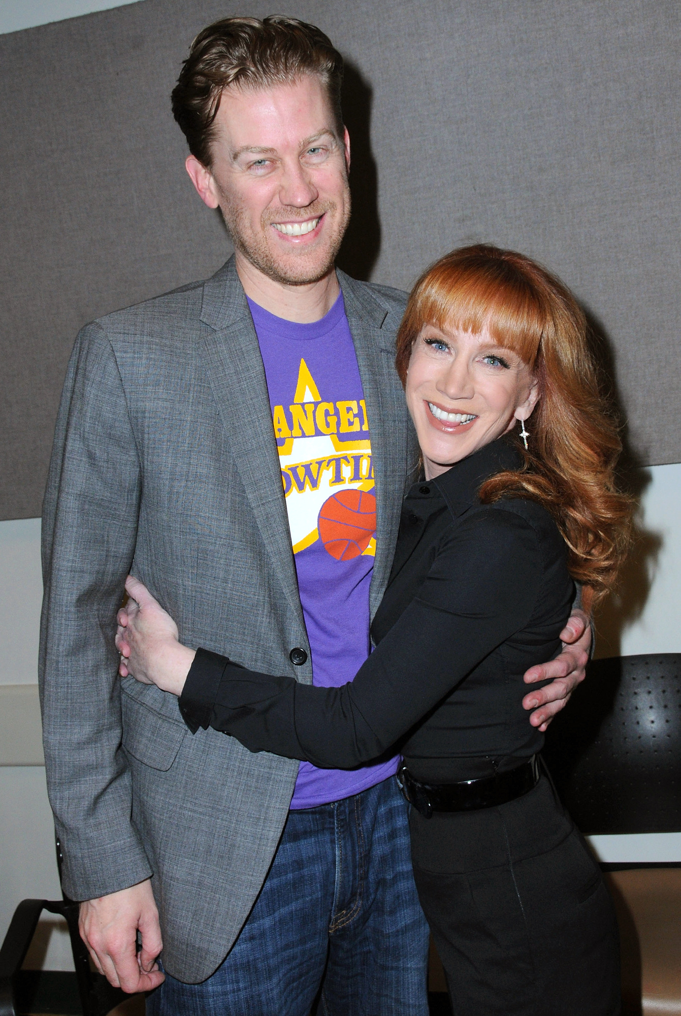 Kathy Griffin, TV celebrity, Breakup announcement, Long-term relationship, 1350x2000 HD Phone