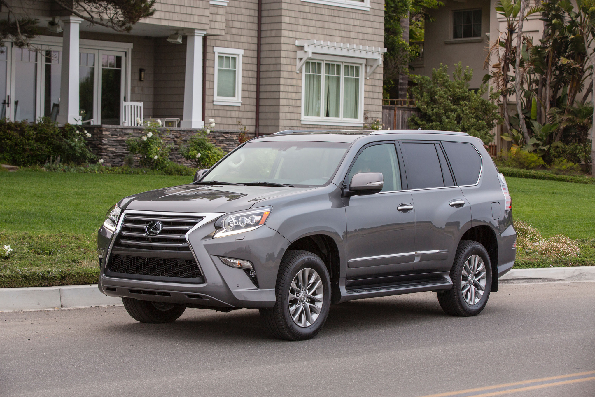 Lexus GX, Bold and muscular, GX 460 edition, Impressive road presence, 2040x1360 HD Desktop