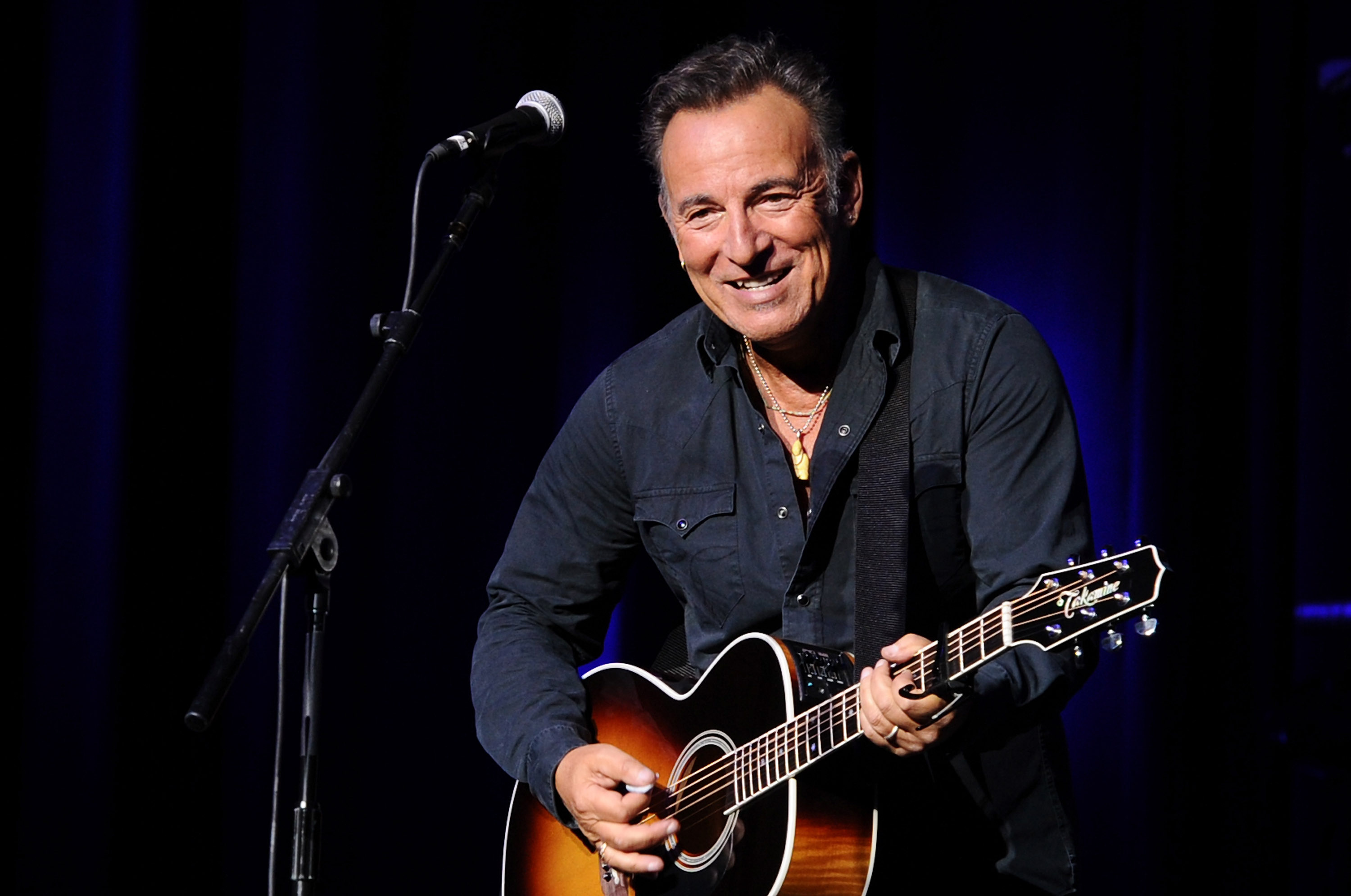 Bruce Springsteen, A promotion Bruce, Springsteen welcomes, First grandchild, 3000x1990 HD Desktop