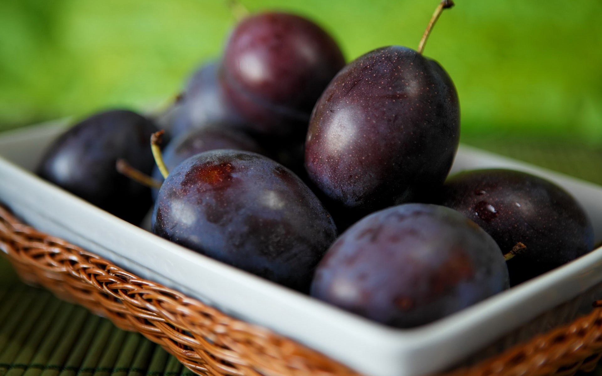 Close-up plum fruit, Wallpaper, 1920x1200 HD Desktop