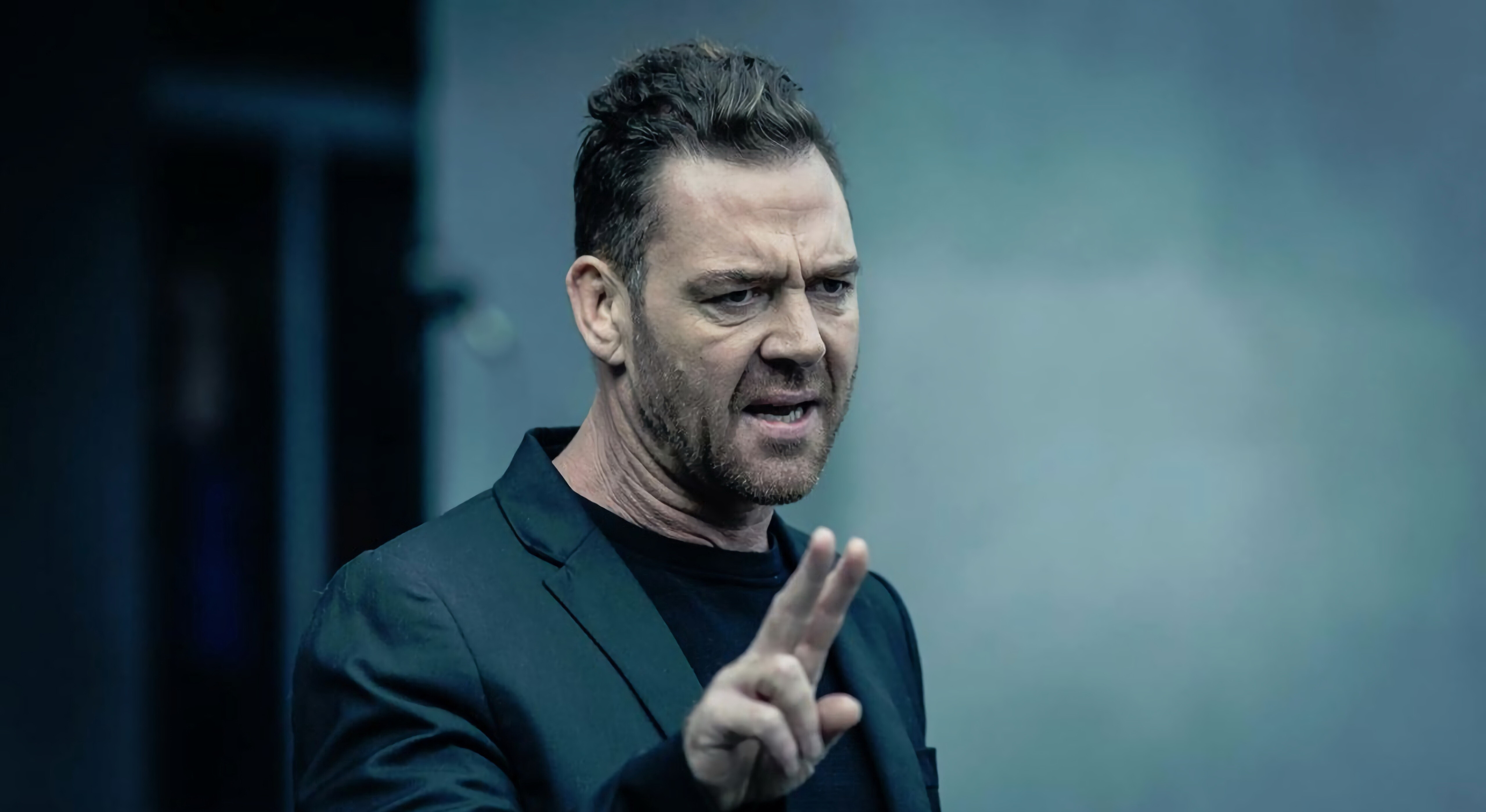 Marton Csokas, Chameleon-like talent, Haunting portrayals, Compelling intensity, 5120x2800 4K Desktop