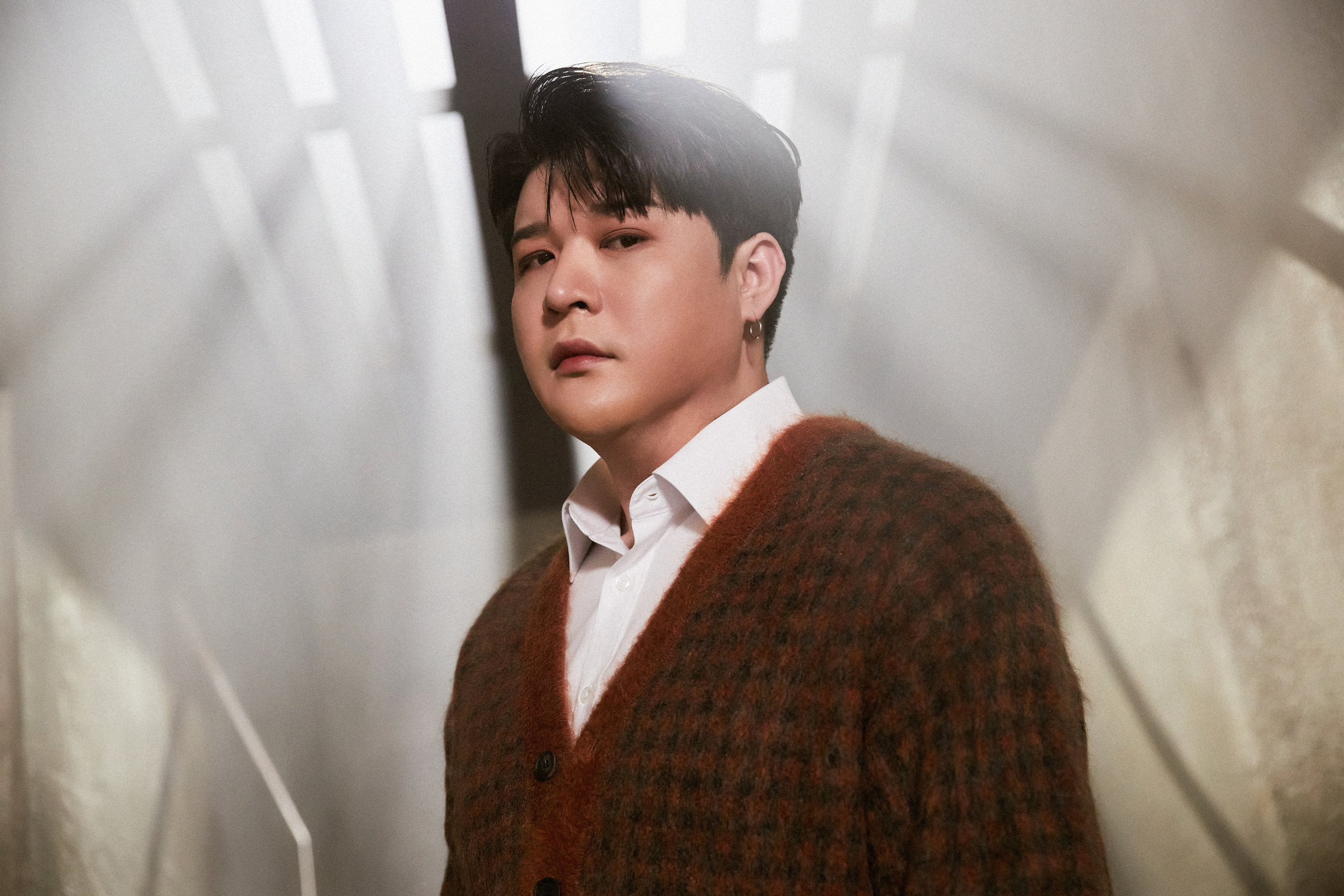 Shindong, Talented performer, Inspiring music, 2780x1860 HD Desktop