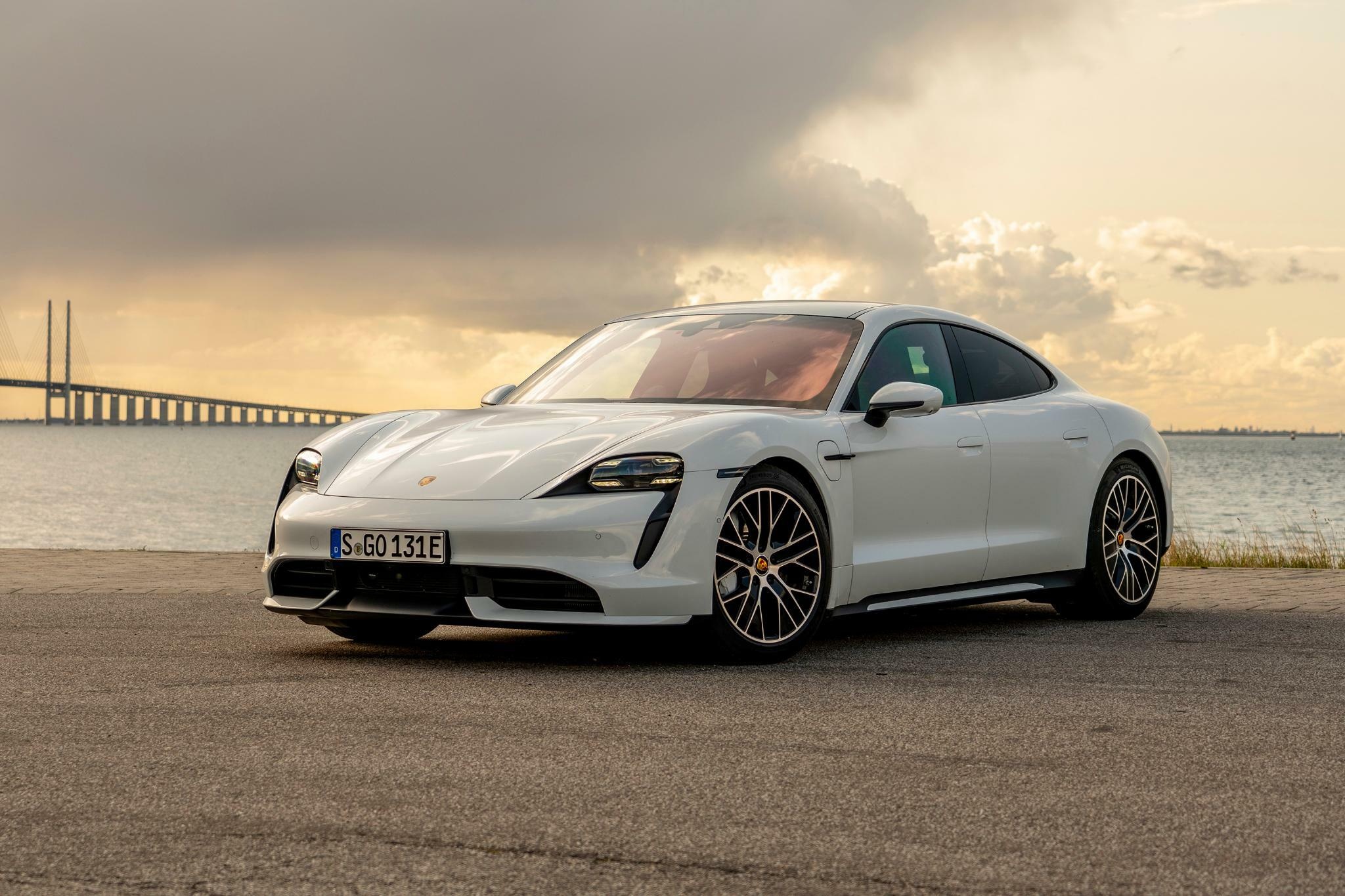 Porsche Taycan, Porsche's E Auto 2020, 2050x1370 HD Desktop
