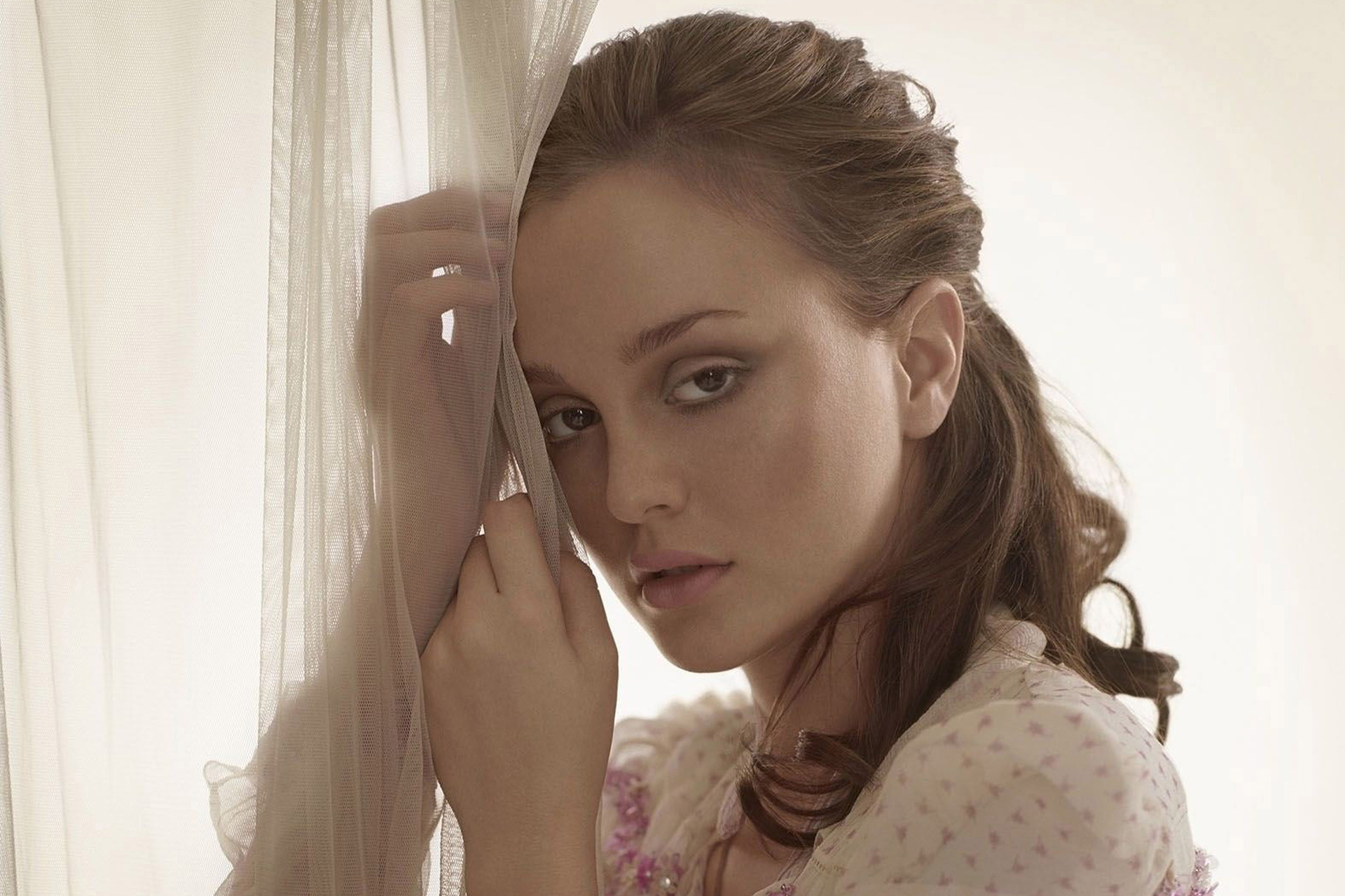 Leighton Meester, HD wallpaper background, Image, Actress, 1920x1280 HD Desktop