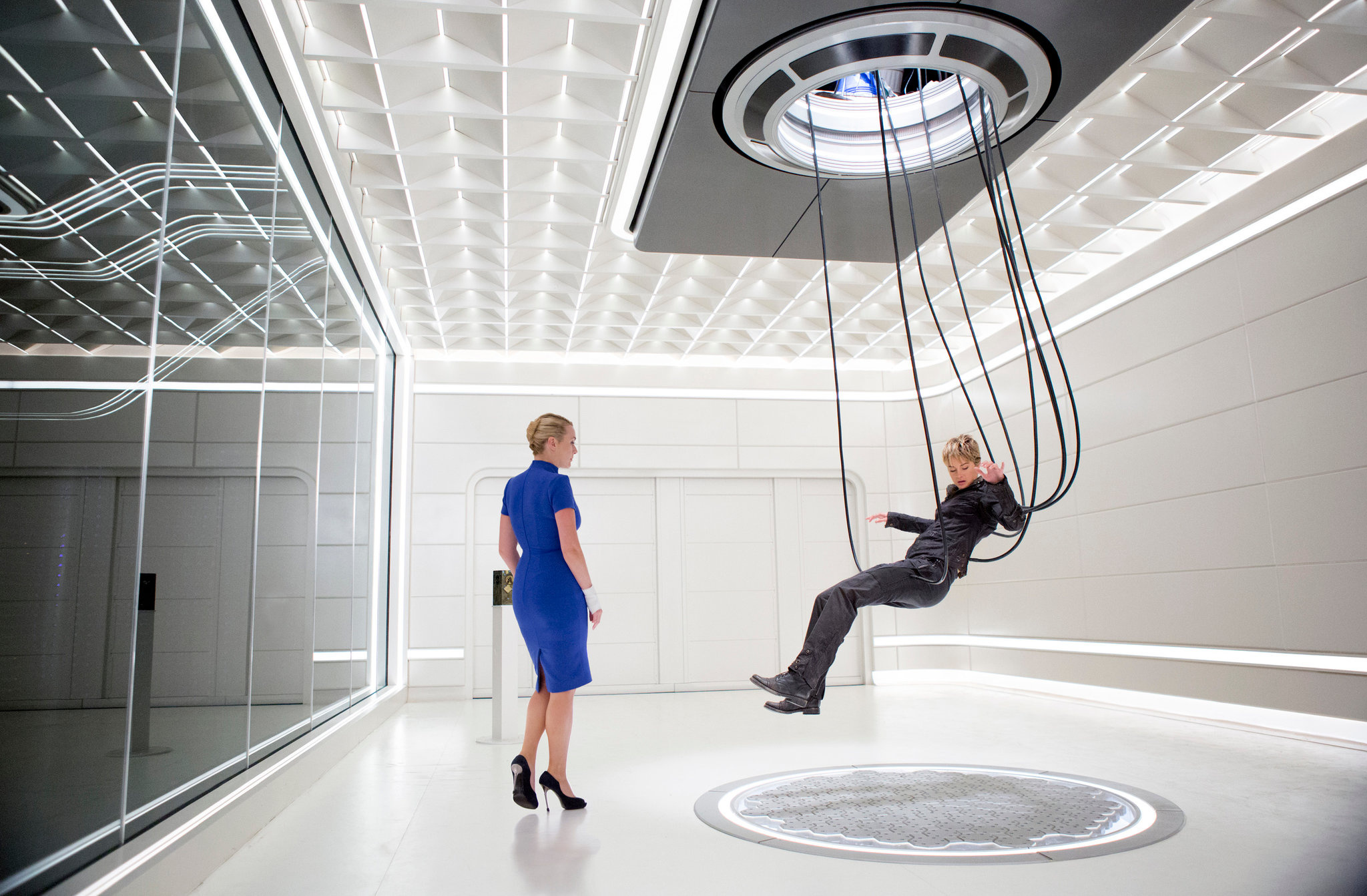 Insurgent review, Shailene Woodley, New York Times, 2050x1350 HD Desktop