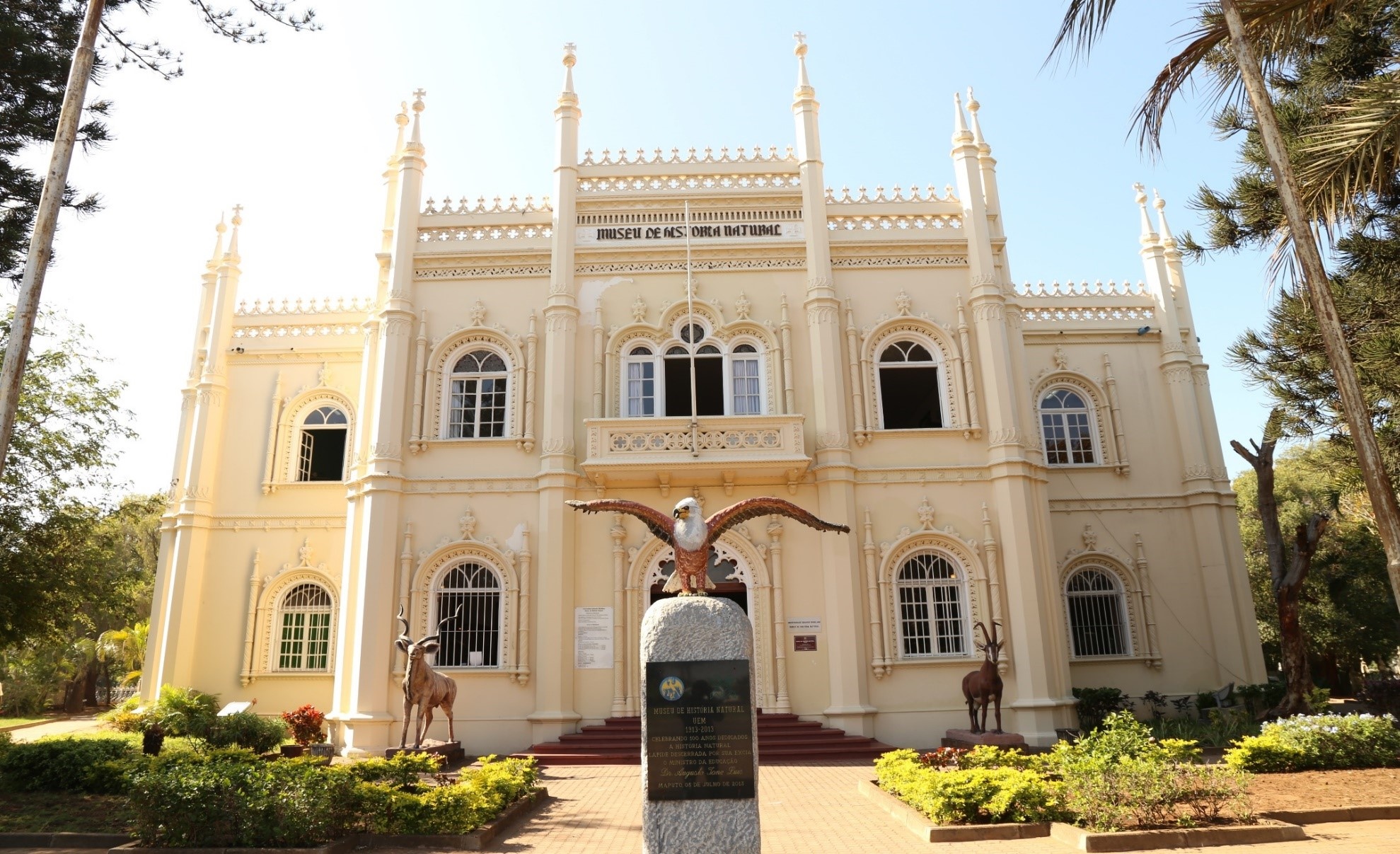 Maputo (Mozambique), Natural History Museum, 1980x1210 HD Desktop