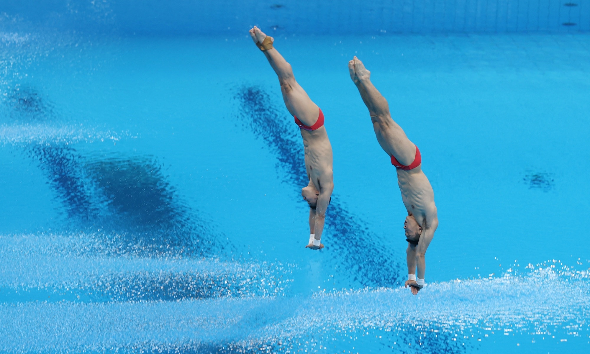 Cao Yuan, China wins silver, Mens 10m synchronised, Platform diving global, 2000x1200 HD Desktop