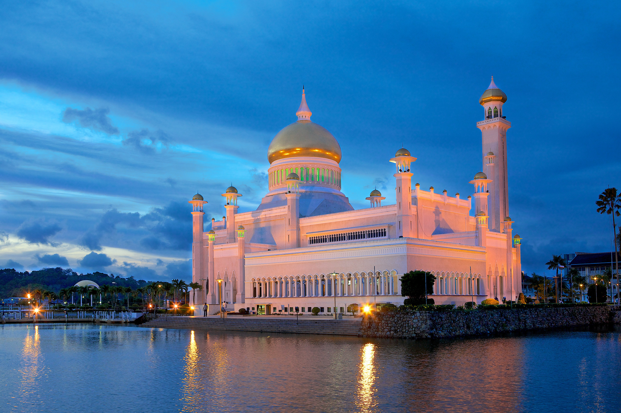 Brunei travels, Sultan Omar Ali Saifuddin Mosque, Religious HQ, Sultan Omar Ali Saifuddin Mosque, 2050x1370 HD Desktop